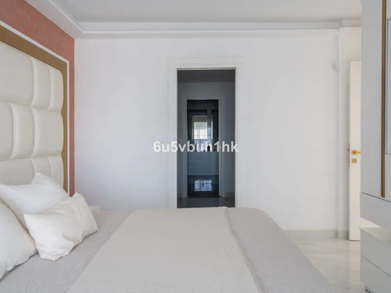 House - Townhouse в продаже в Marbella, Málaga. В доме 4 спален и 2 ванных комнат. Площадь дома 323 м². Площадь участка 282 м²