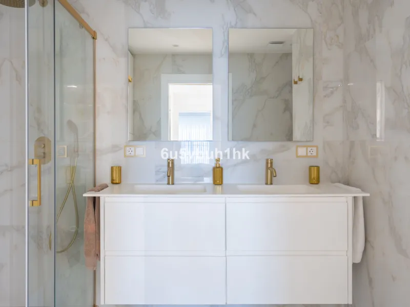 House - Townhouse в продаже в Marbella, Málaga. В доме 4 спален и 2 ванных комнат. Площадь дома 323 м². Площадь участка 282 м²