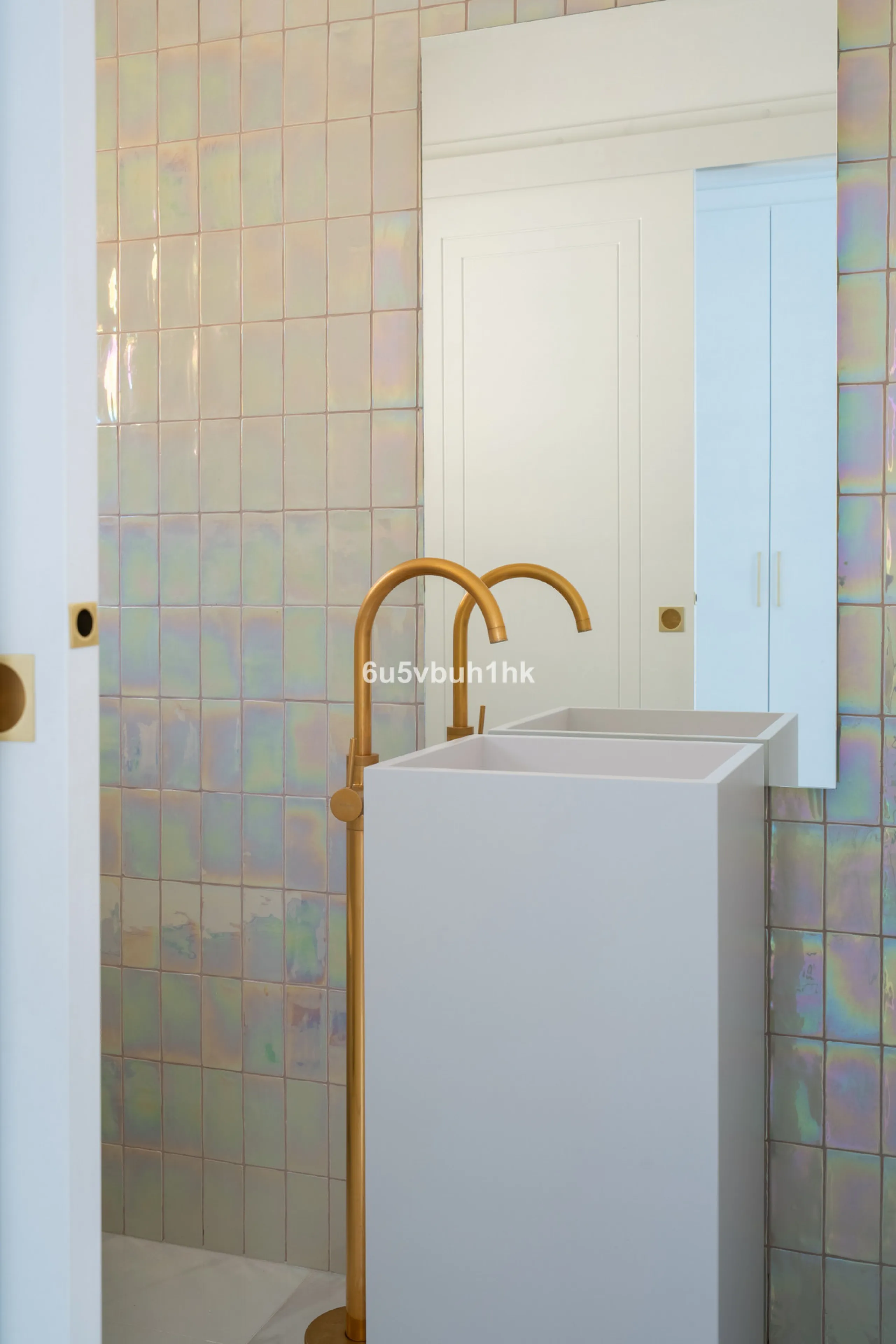 House - Townhouse в продаже в Marbella, Málaga. В доме 4 спален и 2 ванных комнат. Площадь дома 323 м². Площадь участка 282 м²