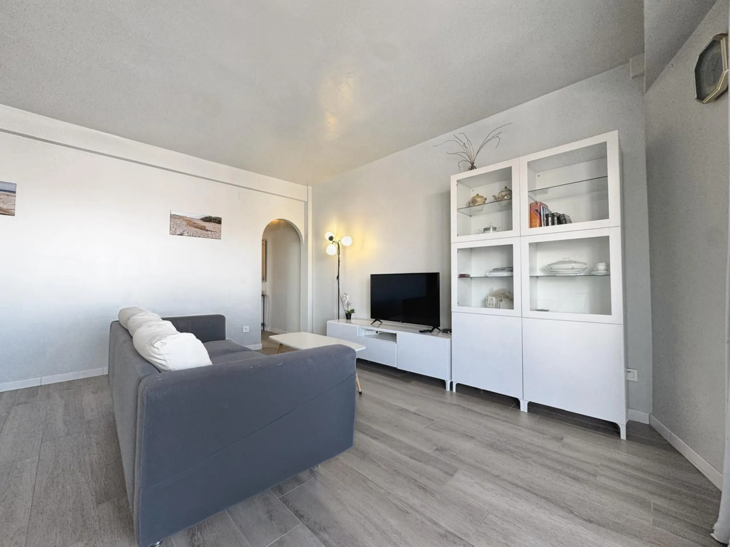 Discover this magnificent apartment in Marbella, located in a privileged area where you will have everything you need within reach: bars, restaurants, leisure areas, shops, and all essential services for a comfortable and dynamic lifestyle. In addition, i