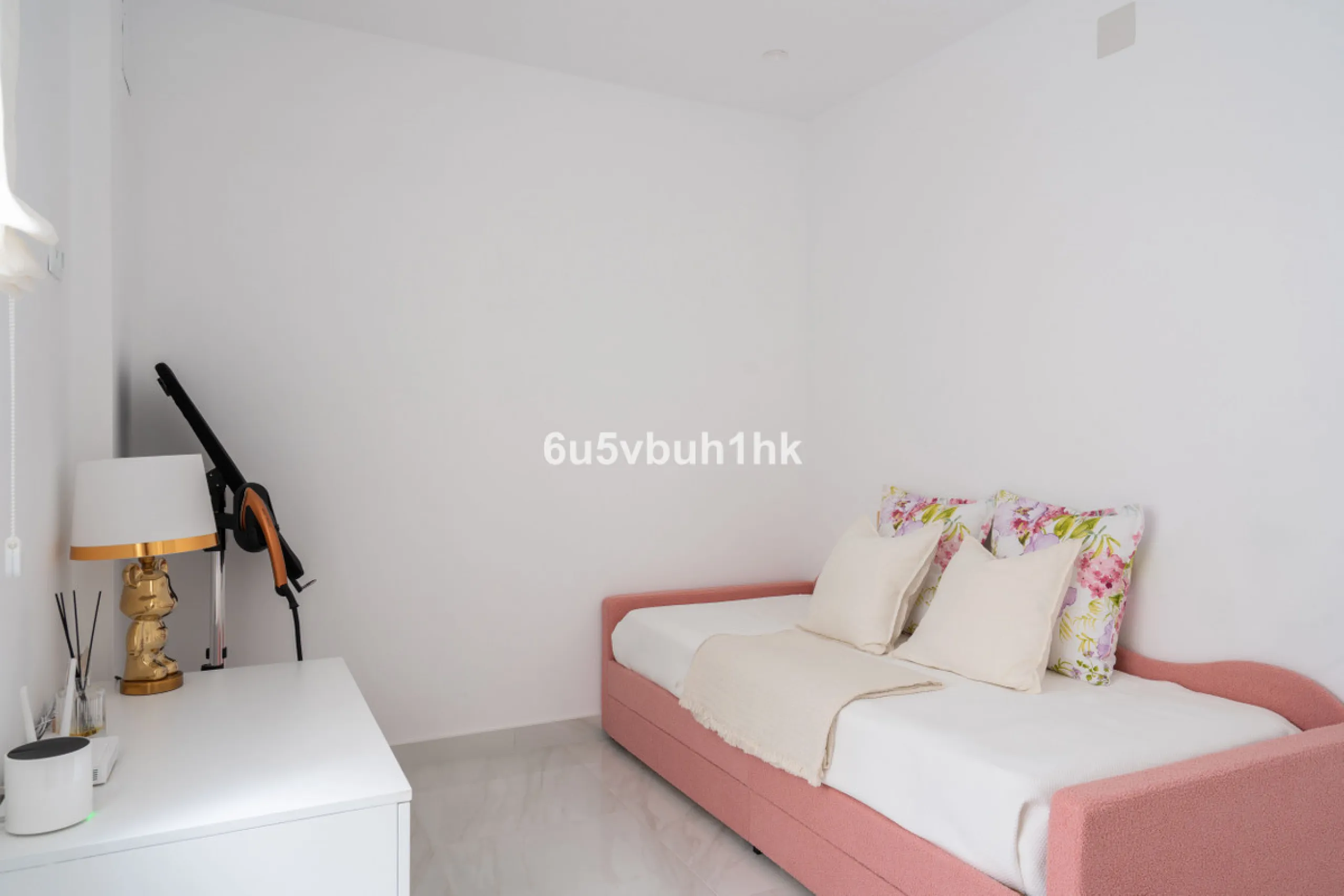 House - Townhouse в продаже в Marbella, Málaga. В доме 4 спален и 2 ванных комнат. Площадь дома 323 м². Площадь участка 282 м²