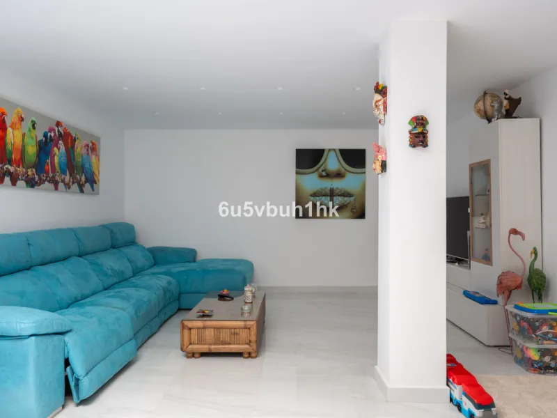 House - Townhouse в продаже в Marbella, Málaga. В доме 4 спален и 2 ванных комнат. Площадь дома 323 м². Площадь участка 282 м²