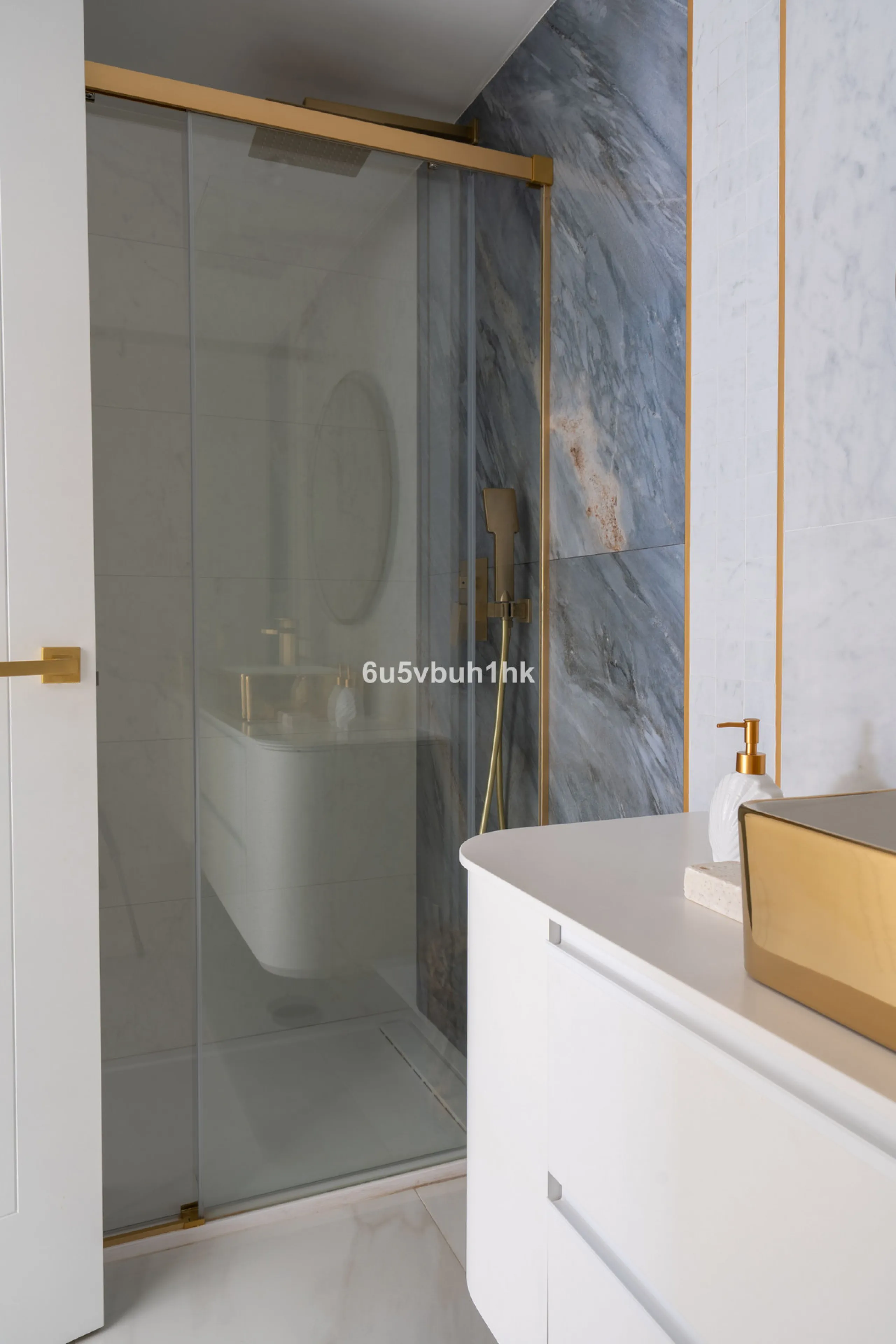 House - Townhouse в продаже в Marbella, Málaga. В доме 4 спален и 2 ванных комнат. Площадь дома 323 м². Площадь участка 282 м²