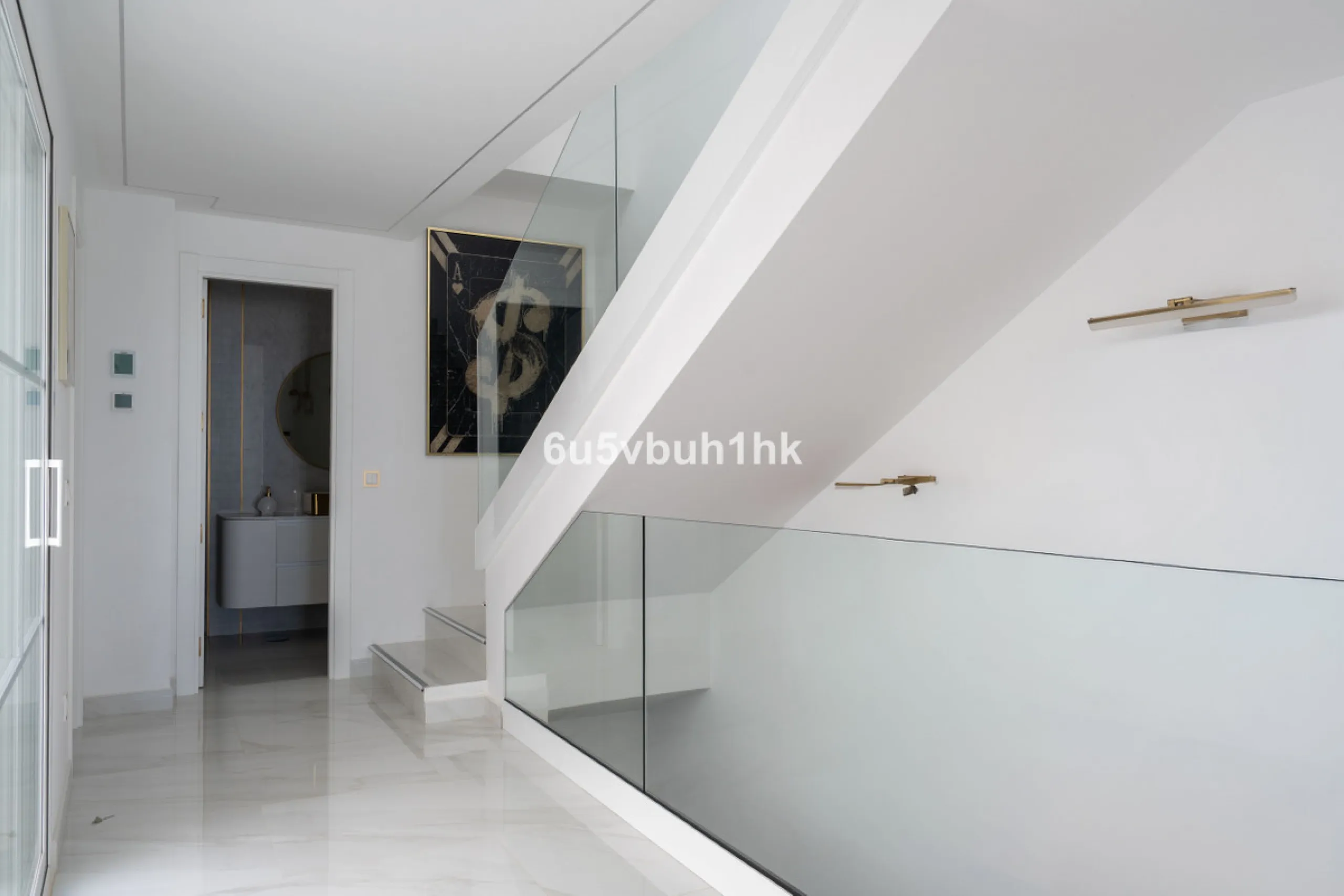 House - Townhouse в продаже в Marbella, Málaga. В доме 4 спален и 2 ванных комнат. Площадь дома 323 м². Площадь участка 282 м²