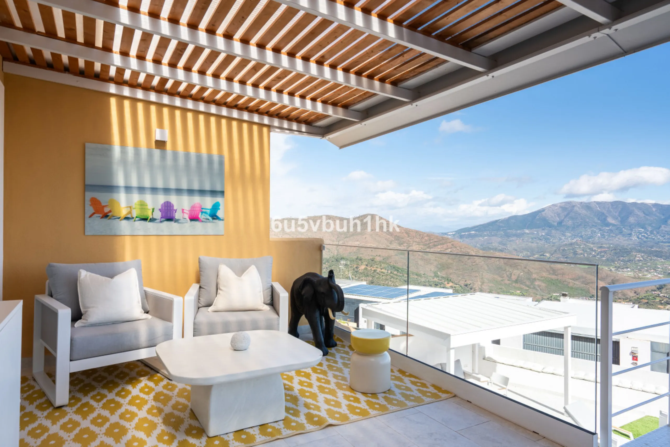 House - Townhouse в продаже в Marbella, Málaga. В доме 4 спален и 2 ванных комнат. Площадь дома 323 м². Площадь участка 282 м²