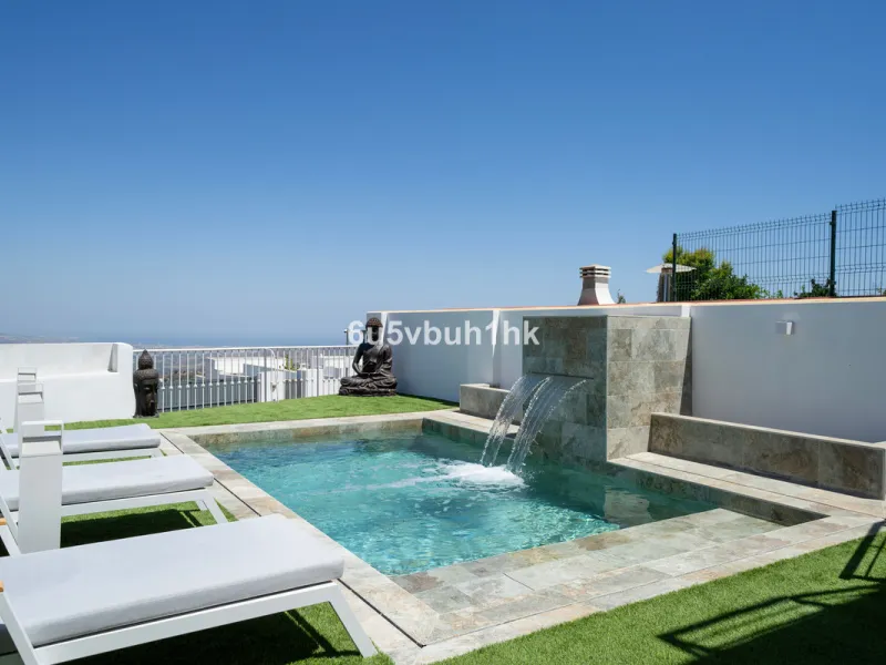 House - Townhouse в продаже в Marbella, Málaga. В доме 4 спален и 2 ванных комнат. Площадь дома 323 м². Площадь участка 282 м²