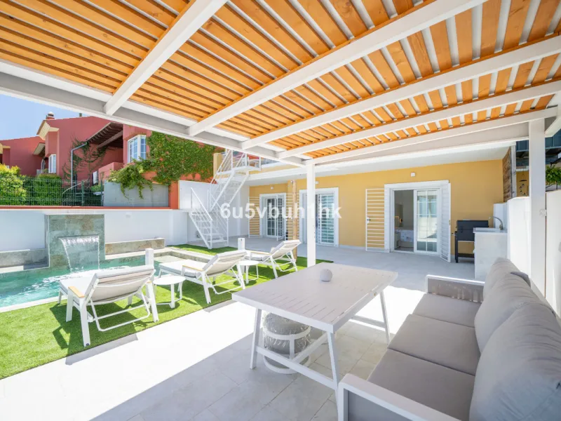 House - Townhouse в продаже в Marbella, Málaga. В доме 4 спален и 2 ванных комнат. Площадь дома 323 м². Площадь участка 282 м²