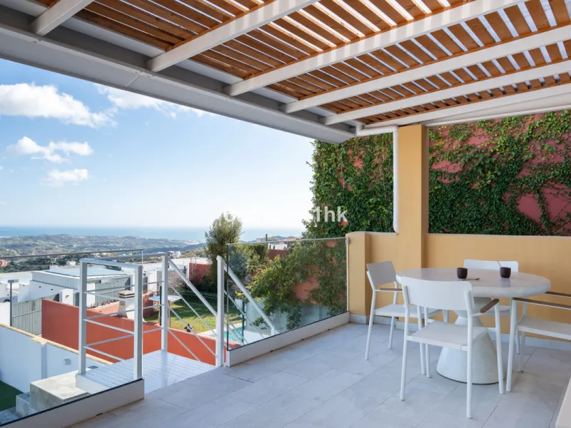 House - Townhouse в продаже в Marbella, Málaga. В доме 4 спален и 2 ванных комнат. Площадь дома 323 м². Площадь участка 282 м²