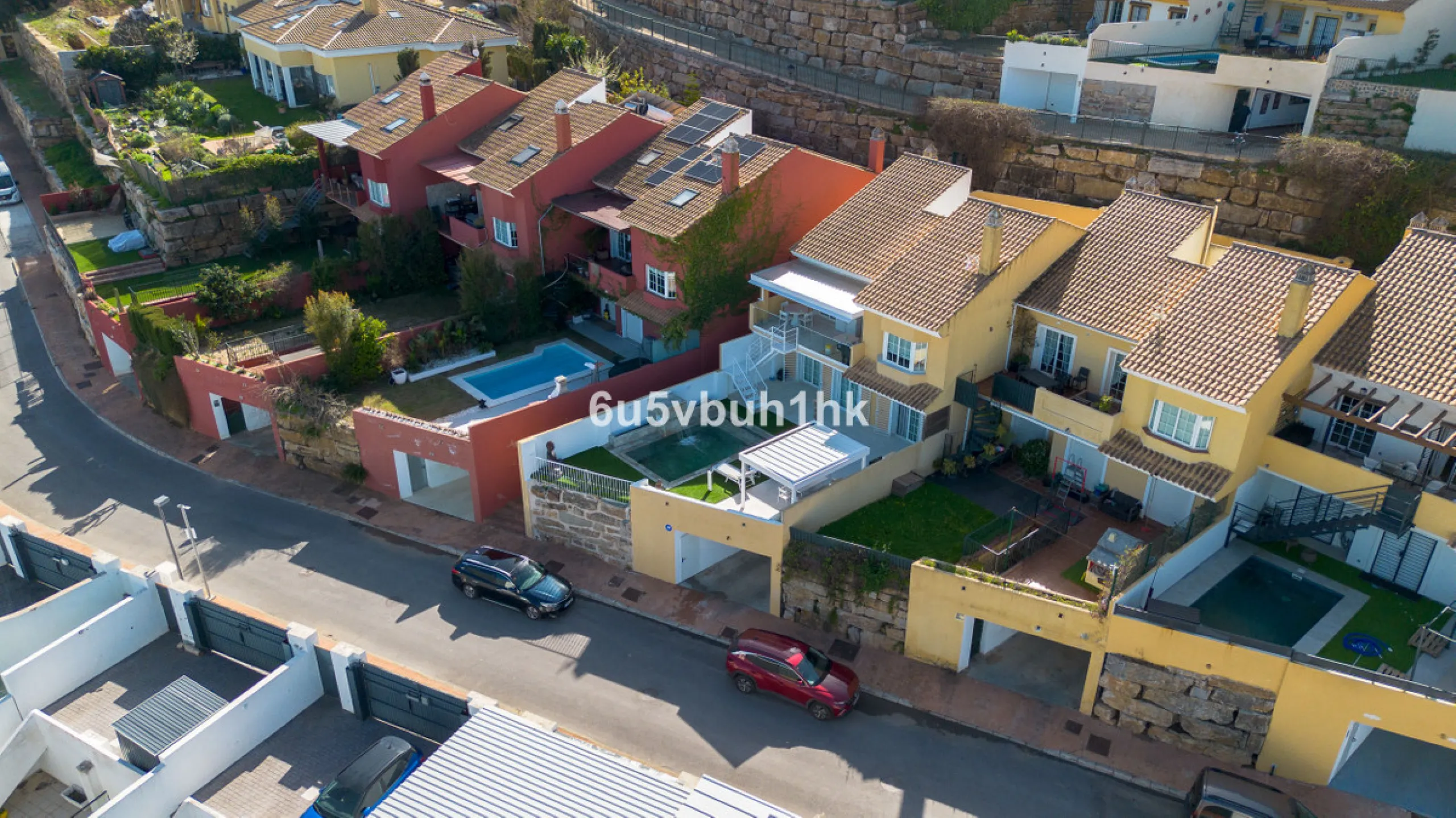 House - Townhouse в продаже в Marbella, Málaga. В доме 4 спален и 2 ванных комнат. Площадь дома 323 м². Площадь участка 282 м²
