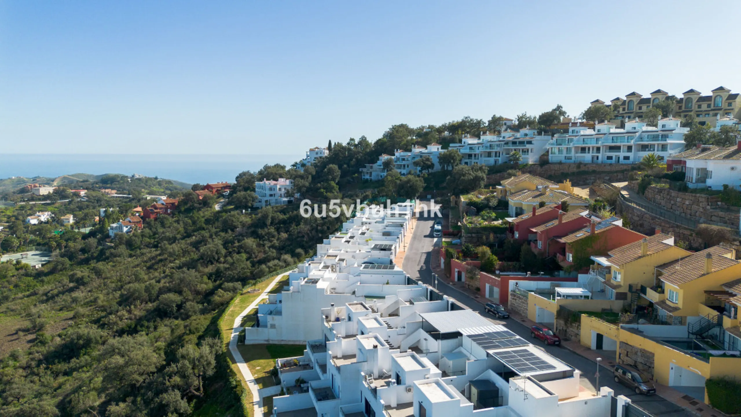 House - Townhouse в продаже в Marbella, Málaga. В доме 4 спален и 2 ванных комнат. Площадь дома 323 м². Площадь участка 282 м²