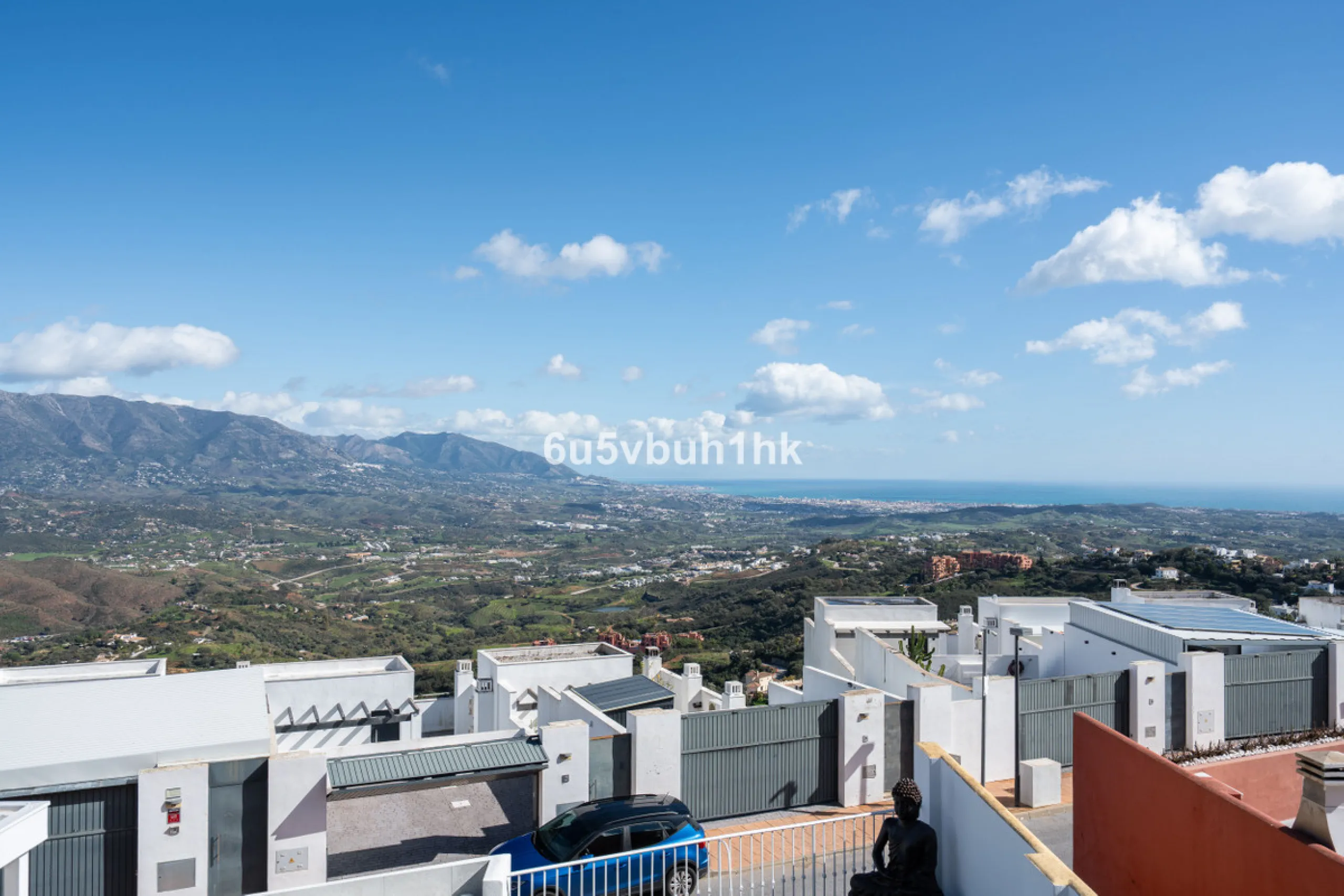 House - Townhouse в продаже в Marbella, Málaga. В доме 4 спален и 2 ванных комнат. Площадь дома 323 м². Площадь участка 282 м²