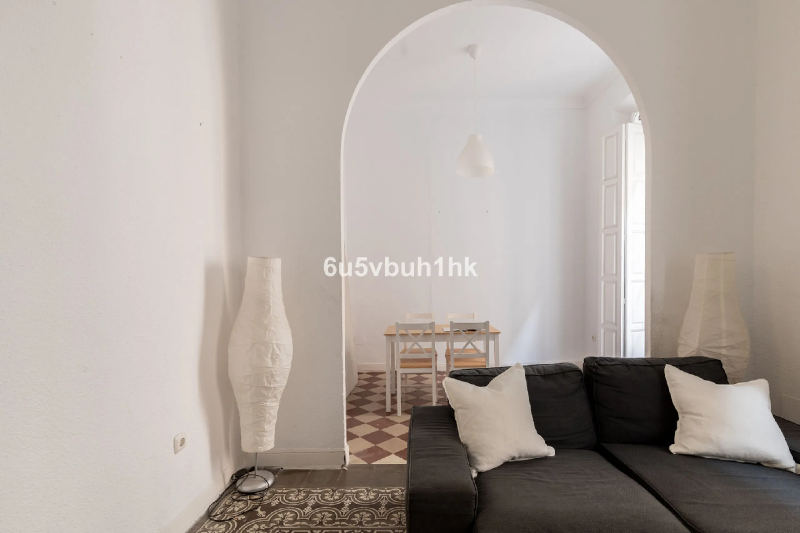 Located on Calle Císter, one of Málaga's most prestigious and sought-after streets — directly beside the iconic Cathedral — this spacious apartment offers a rare opportunity to acquire a property of character in the very heart of the historic centre.