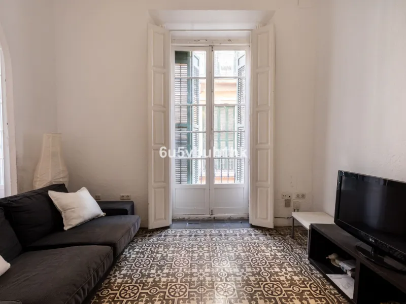 Located on Calle Císter, one of Málaga's most prestigious and sought-after streets — directly beside the iconic Cathedral — this spacious apartment offers a rare opportunity to acquire a property of character in the very heart of the historic centre.