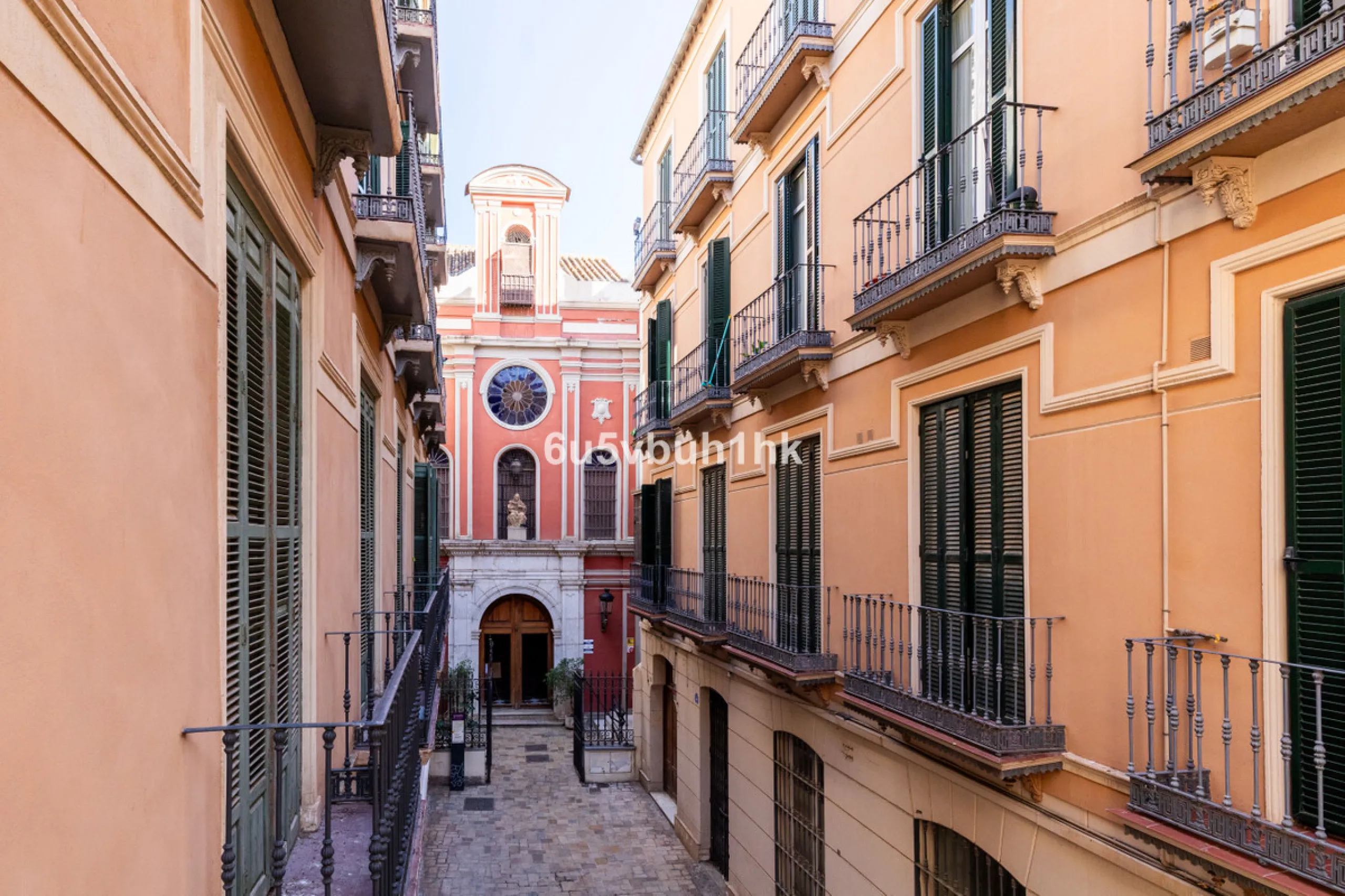 Located on Calle Císter, one of Málaga's most prestigious and sought-after streets — directly beside the iconic Cathedral — this spacious apartment offers a rare opportunity to acquire a property of character in the very heart of the historic centre.