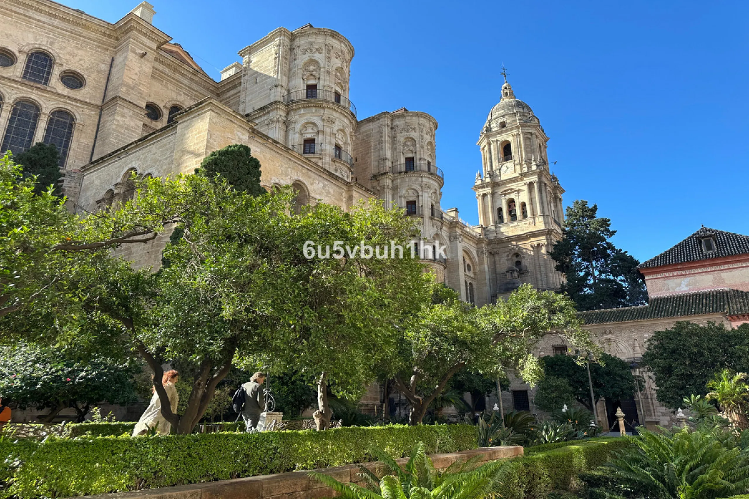 Located on Calle Císter, one of Málaga's most prestigious and sought-after streets — directly beside the iconic Cathedral — this spacious apartment offers a rare opportunity to acquire a property of character in the very heart of the historic centre.