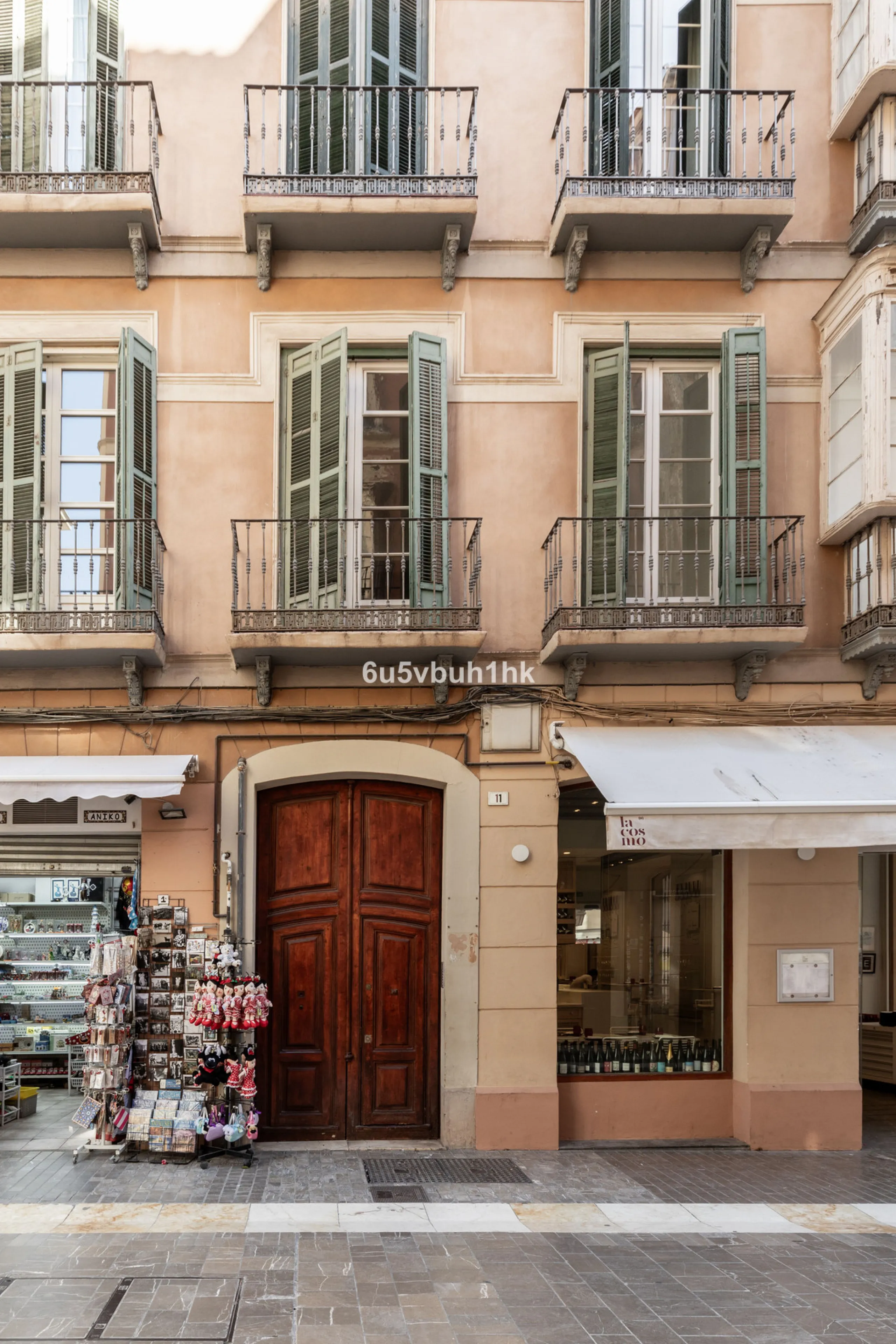 Located on Calle Císter, one of Málaga's most prestigious and sought-after streets — directly beside the iconic Cathedral — this spacious apartment offers a rare opportunity to acquire a property of character in the very heart of the historic centre.