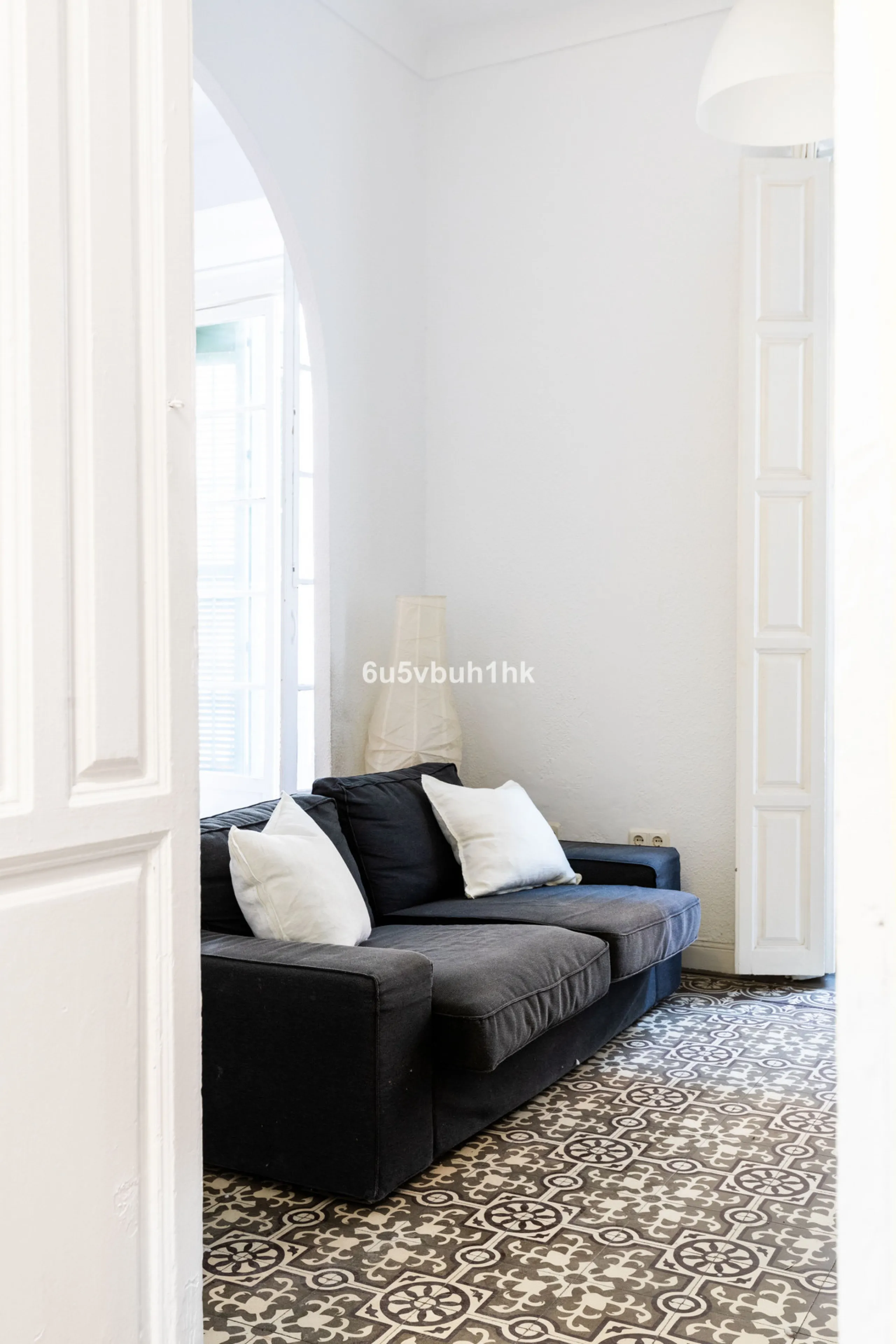 Located on Calle Císter, one of Málaga's most prestigious and sought-after streets — directly beside the iconic Cathedral — this spacious apartment offers a rare opportunity to acquire a property of character in the very heart of the historic centre.