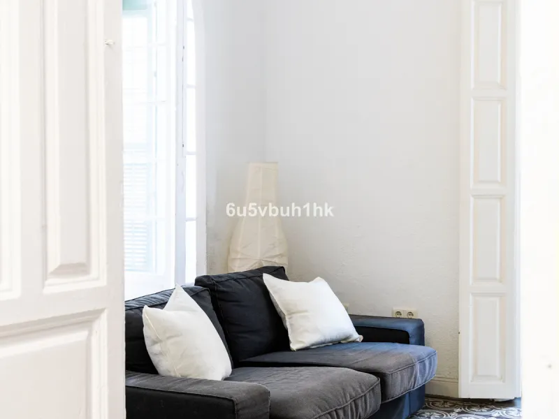 Located on Calle Císter, one of Málaga's most prestigious and sought-after streets — directly beside the iconic Cathedral — this spacious apartment offers a rare opportunity to acquire a property of character in the very heart of the historic centre.