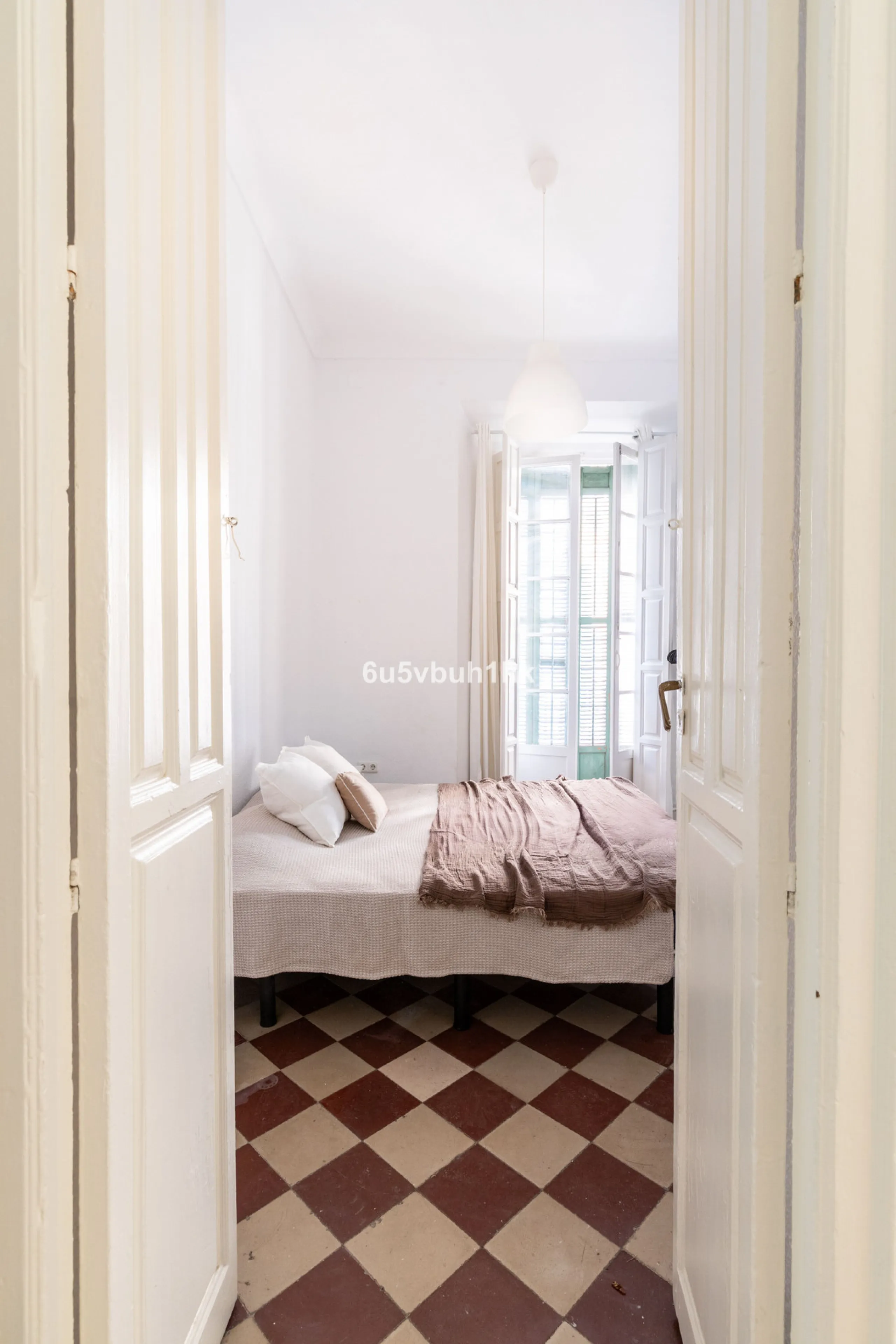 Located on Calle Císter, one of Málaga's most prestigious and sought-after streets — directly beside the iconic Cathedral — this spacious apartment offers a rare opportunity to acquire a property of character in the very heart of the historic centre.