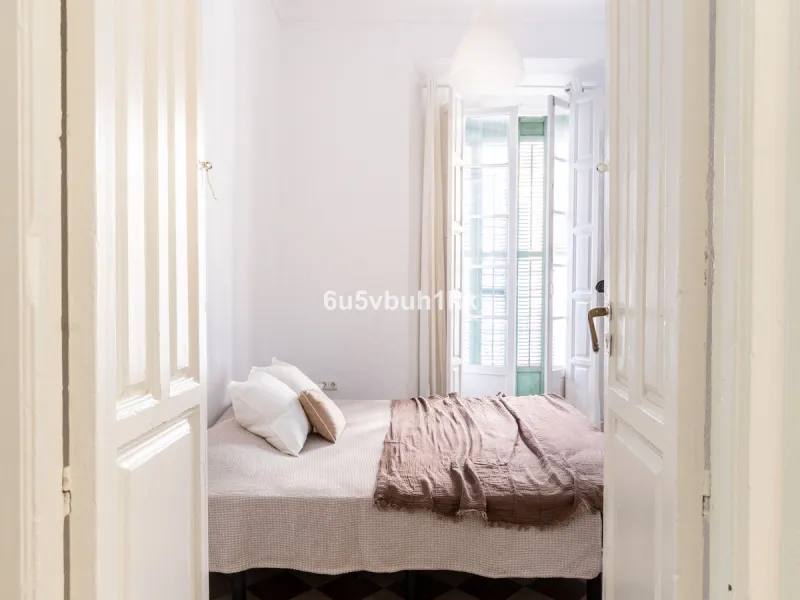 Located on Calle Císter, one of Málaga's most prestigious and sought-after streets — directly beside the iconic Cathedral — this spacious apartment offers a rare opportunity to acquire a property of character in the very heart of the historic centre.