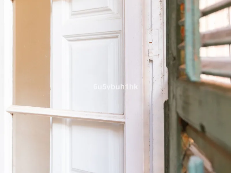 Located on Calle Císter, one of Málaga's most prestigious and sought-after streets — directly beside the iconic Cathedral — this spacious apartment offers a rare opportunity to acquire a property of character in the very heart of the historic centre.