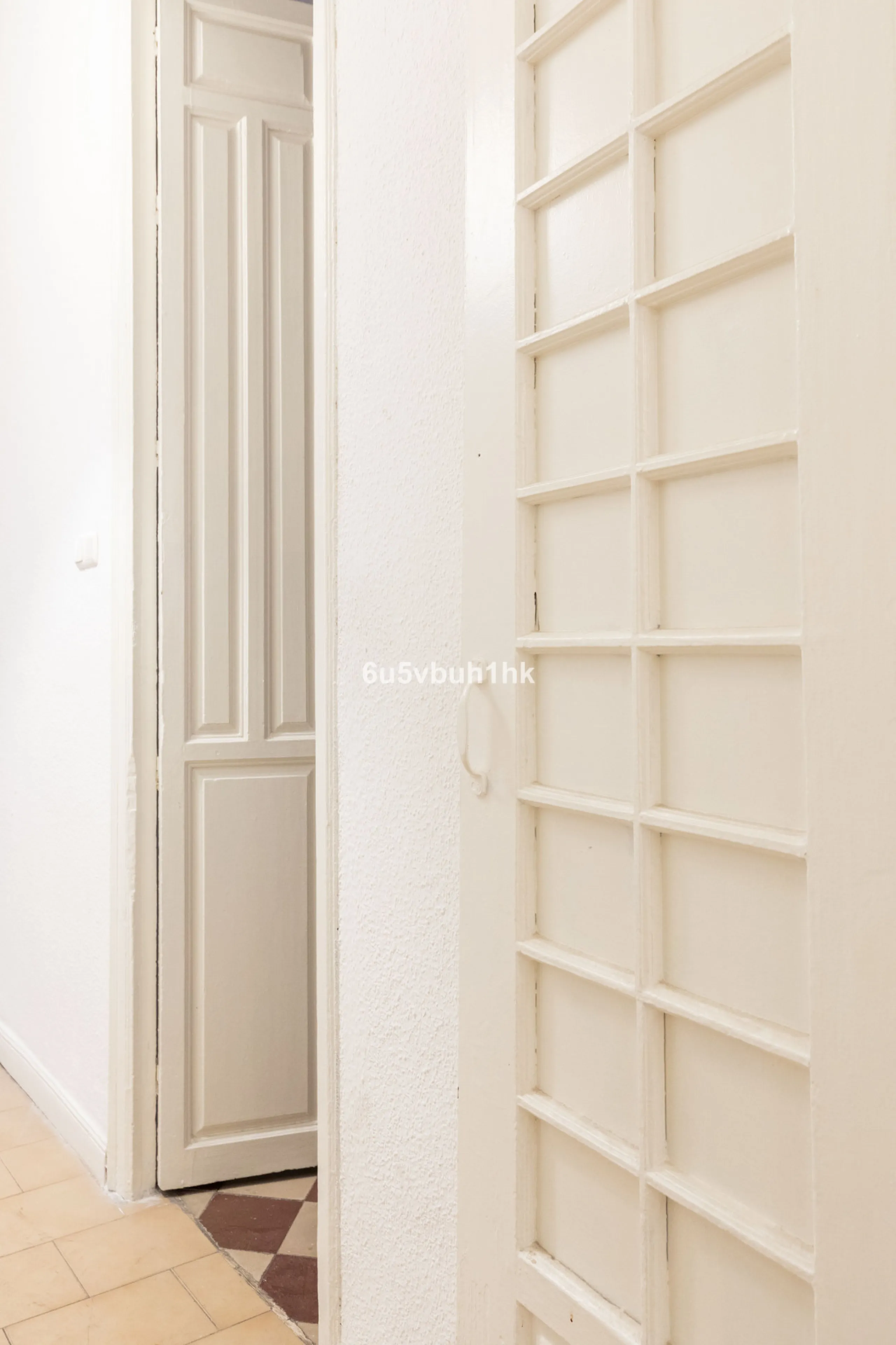 Located on Calle Císter, one of Málaga's most prestigious and sought-after streets — directly beside the iconic Cathedral — this spacious apartment offers a rare opportunity to acquire a property of character in the very heart of the historic centre.