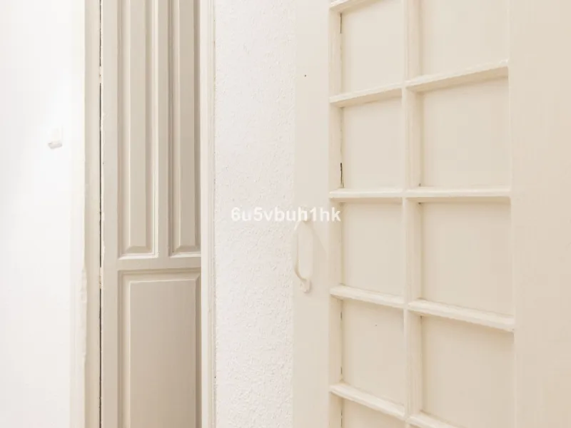 Located on Calle Císter, one of Málaga's most prestigious and sought-after streets — directly beside the iconic Cathedral — this spacious apartment offers a rare opportunity to acquire a property of character in the very heart of the historic centre.