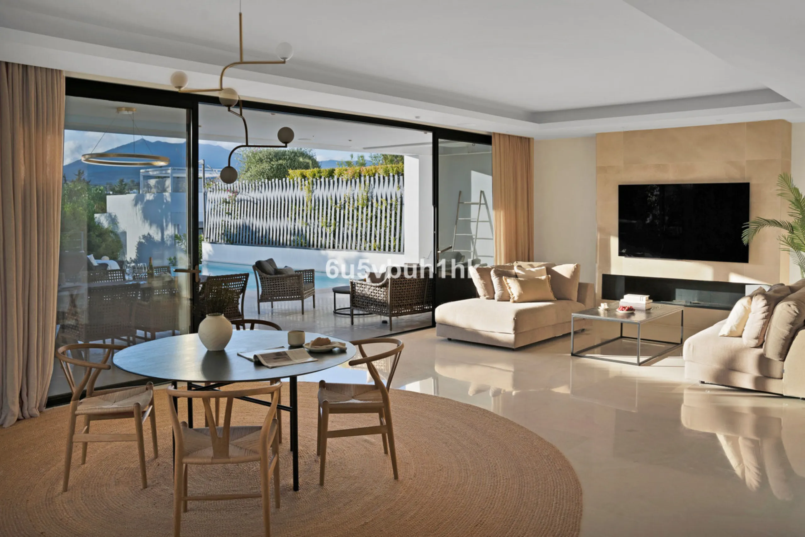 House - Detached Villa в продаже в Marbella, Málaga. В доме 6 спален и 6 ванных комнат. Площадь дома 476 м². Площадь участка 618 м²