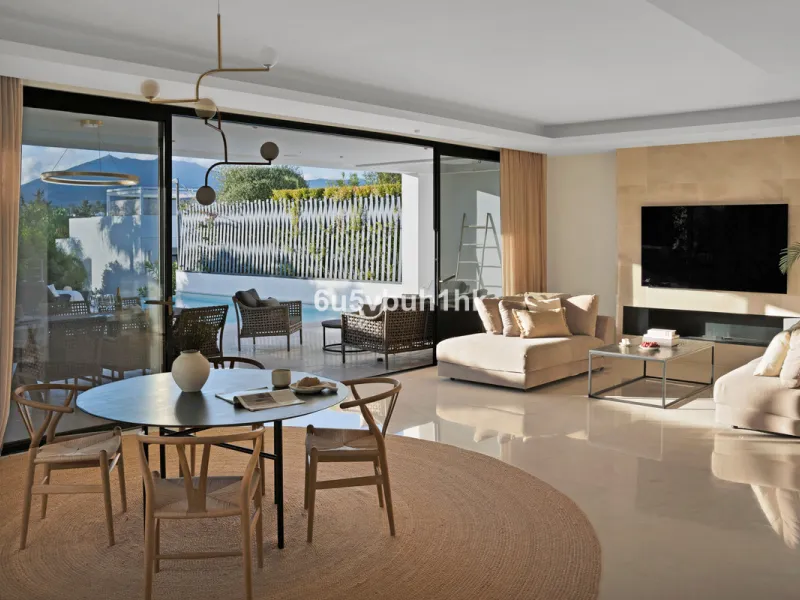 House - Detached Villa в продаже в Marbella, Málaga. В доме 6 спален и 6 ванных комнат. Площадь дома 476 м². Площадь участка 618 м²