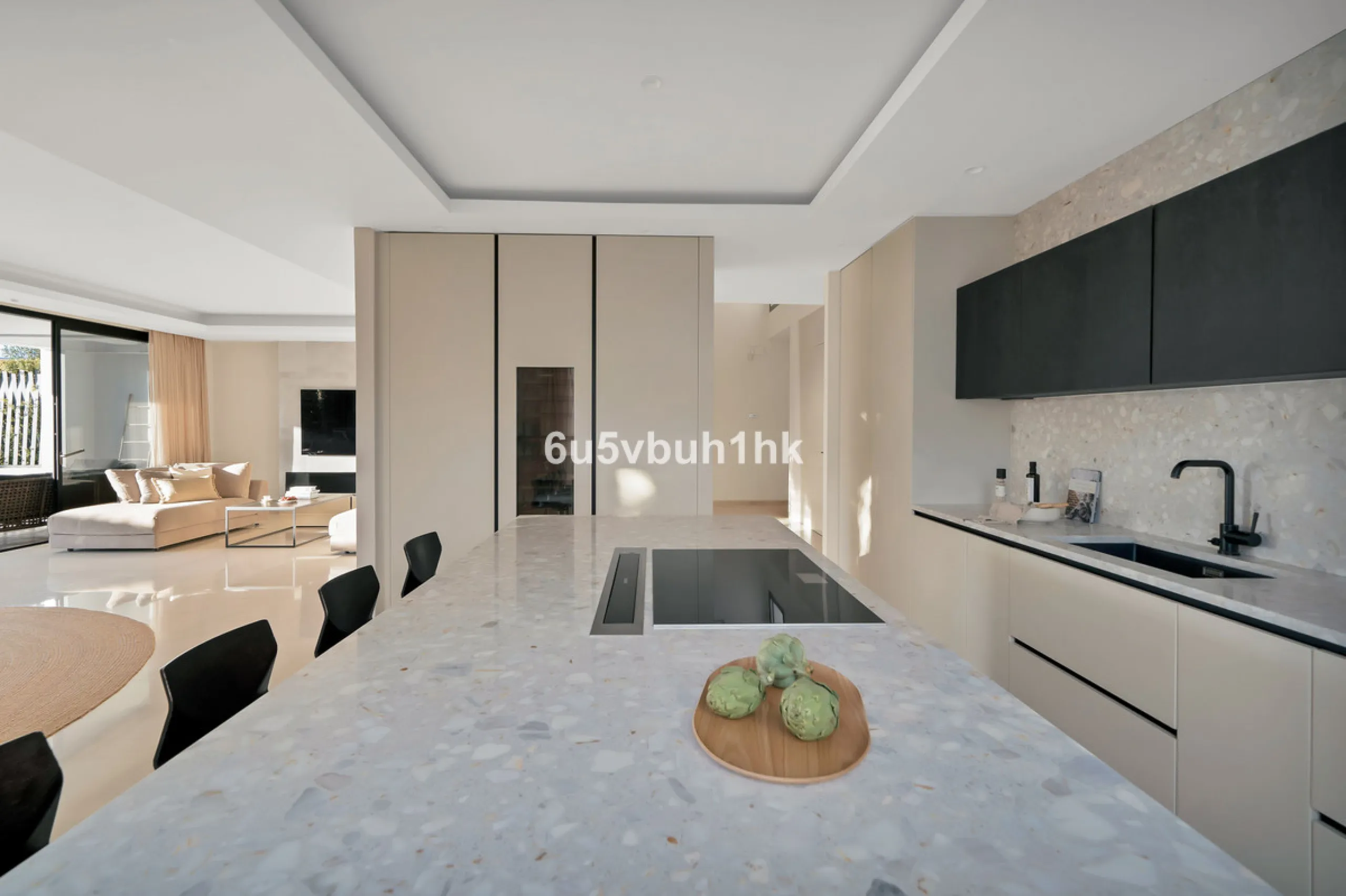 House - Detached Villa в продаже в Marbella, Málaga. В доме 6 спален и 6 ванных комнат. Площадь дома 476 м². Площадь участка 618 м²