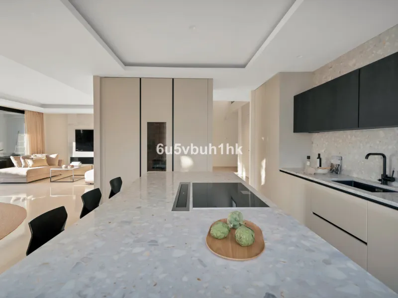 House - Detached Villa в продаже в Marbella, Málaga. В доме 6 спален и 6 ванных комнат. Площадь дома 476 м². Площадь участка 618 м²