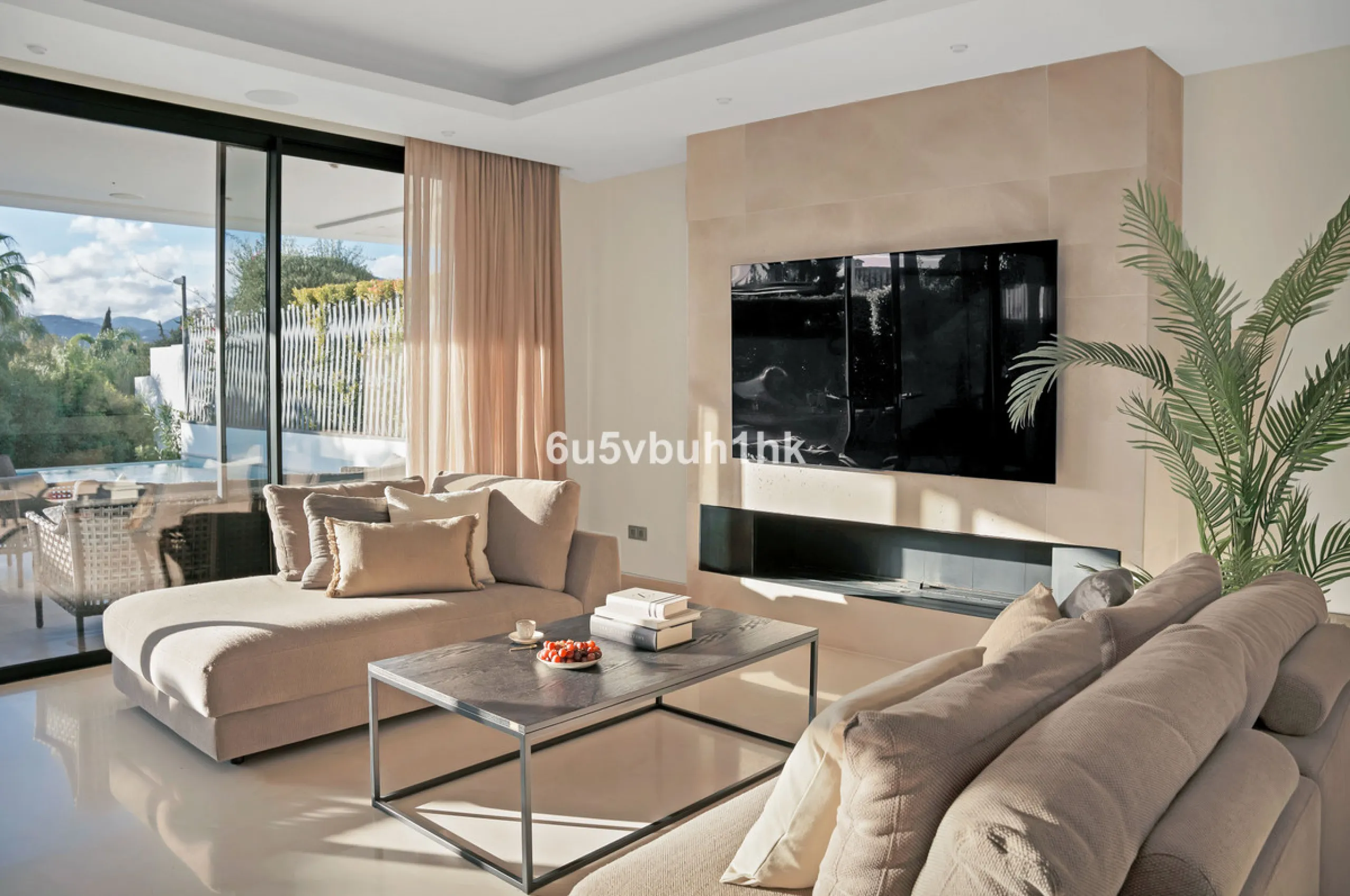 House - Detached Villa в продаже в Marbella, Málaga. В доме 6 спален и 6 ванных комнат. Площадь дома 476 м². Площадь участка 618 м²