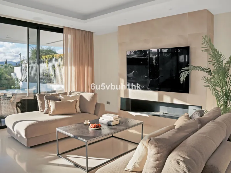 House - Detached Villa в продаже в Marbella, Málaga. В доме 6 спален и 6 ванных комнат. Площадь дома 476 м². Площадь участка 618 м²