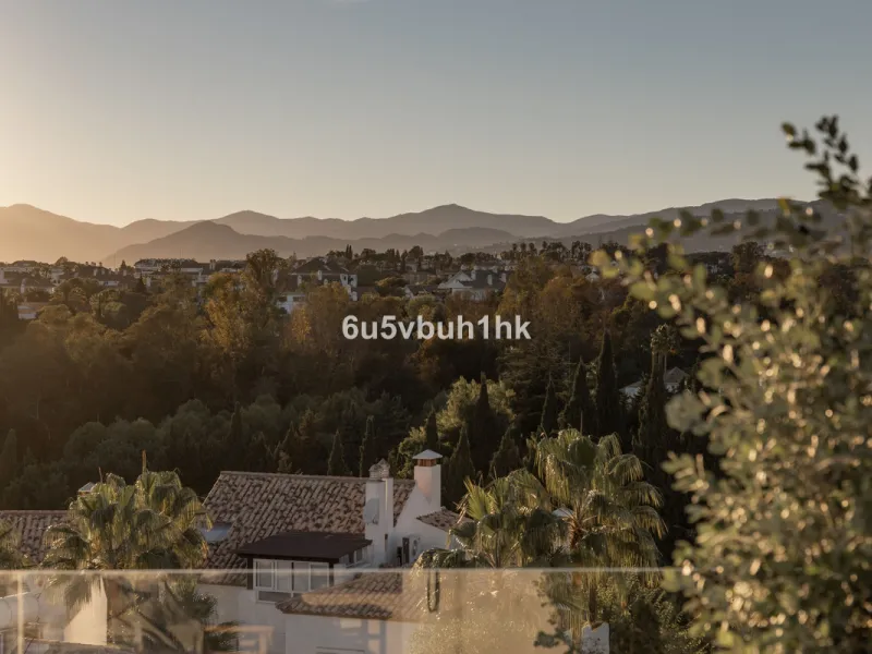 House - Detached Villa в продаже в Marbella, Málaga. В доме 6 спален и 6 ванных комнат. Площадь дома 476 м². Площадь участка 618 м²