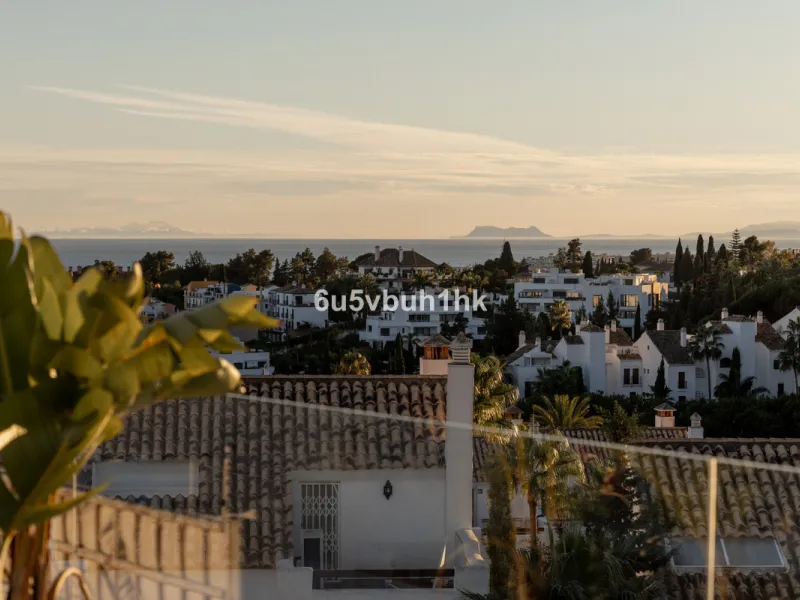 House - Detached Villa в продаже в Marbella, Málaga. В доме 6 спален и 6 ванных комнат. Площадь дома 476 м². Площадь участка 618 м²