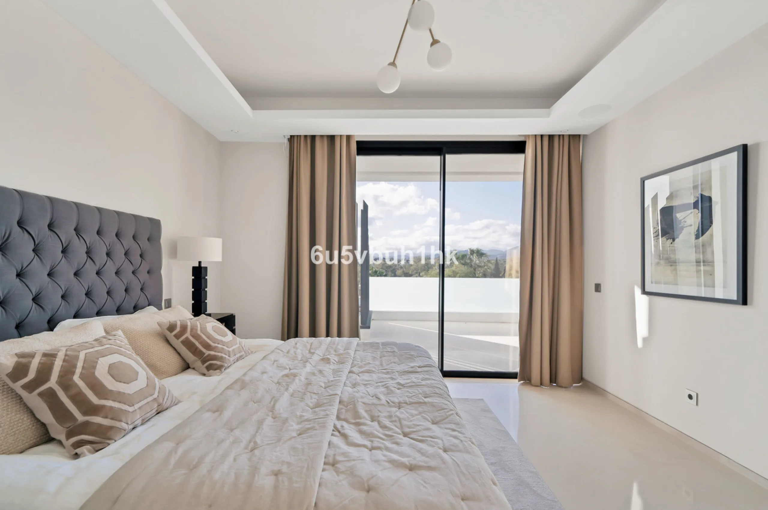 House - Detached Villa в продаже в Marbella, Málaga. В доме 6 спален и 6 ванных комнат. Площадь дома 476 м². Площадь участка 618 м²