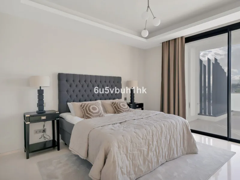 House - Detached Villa в продаже в Marbella, Málaga. В доме 6 спален и 6 ванных комнат. Площадь дома 476 м². Площадь участка 618 м²