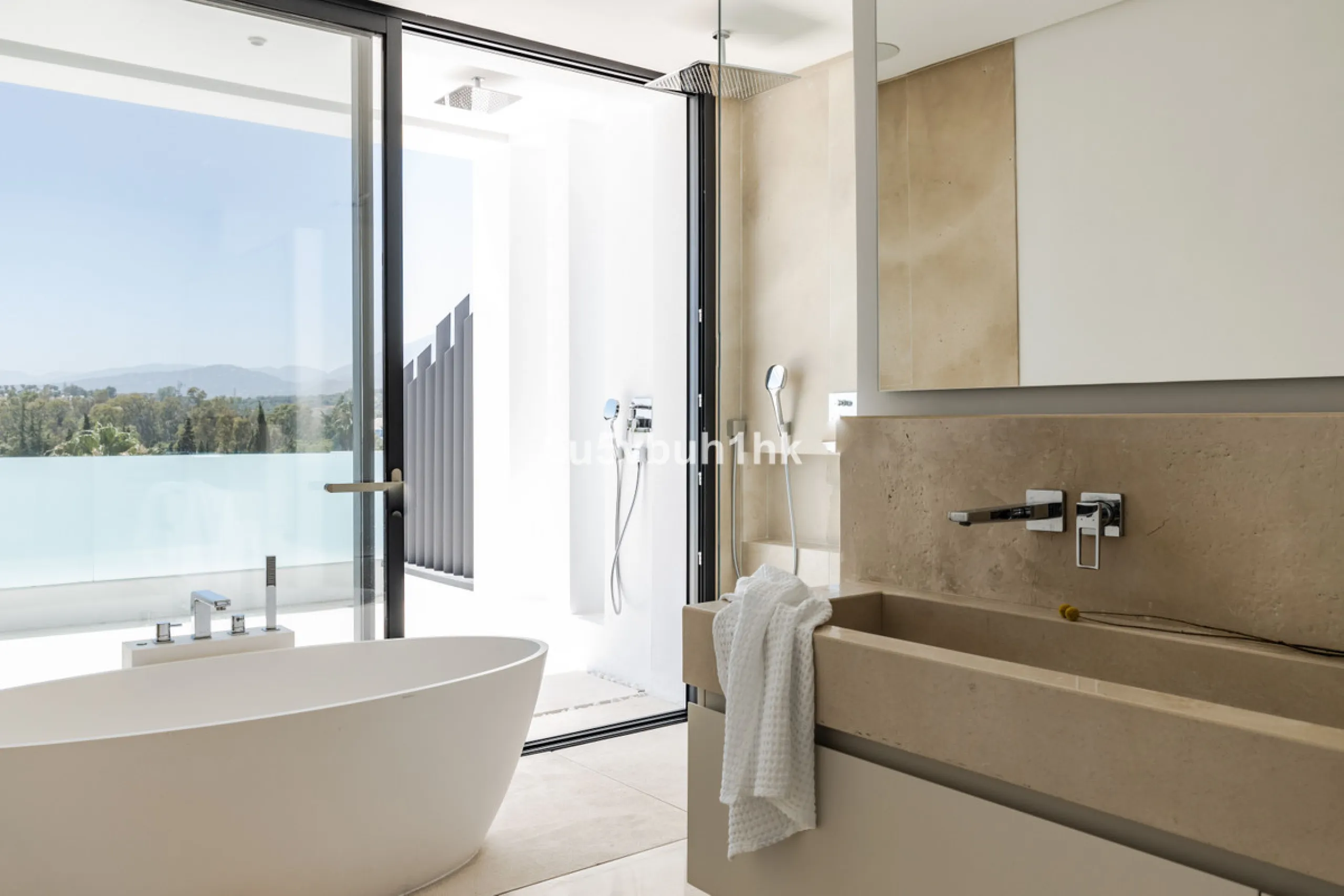 House - Detached Villa в продаже в Marbella, Málaga. В доме 6 спален и 6 ванных комнат. Площадь дома 476 м². Площадь участка 618 м²