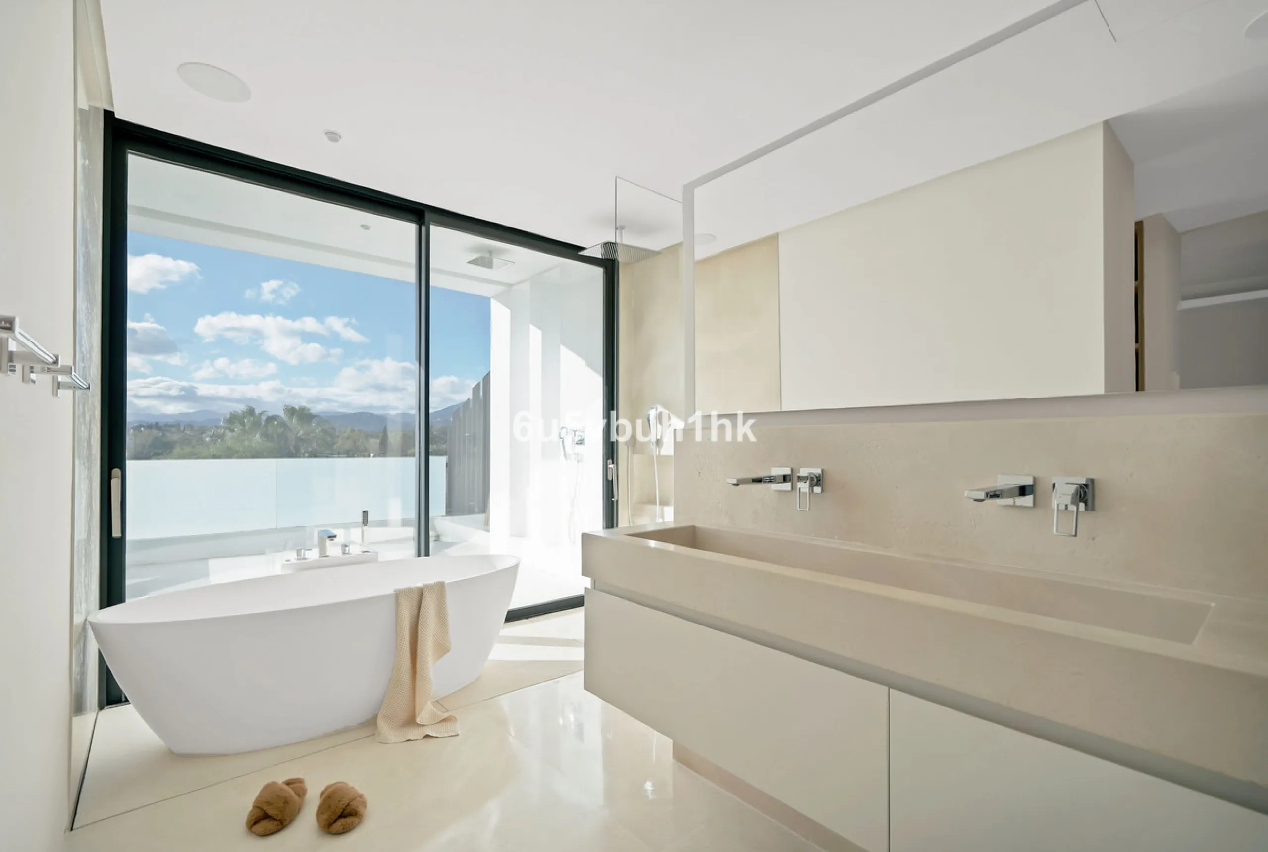 House - Detached Villa в продаже в Marbella, Málaga. В доме 6 спален и 6 ванных комнат. Площадь дома 476 м². Площадь участка 618 м²