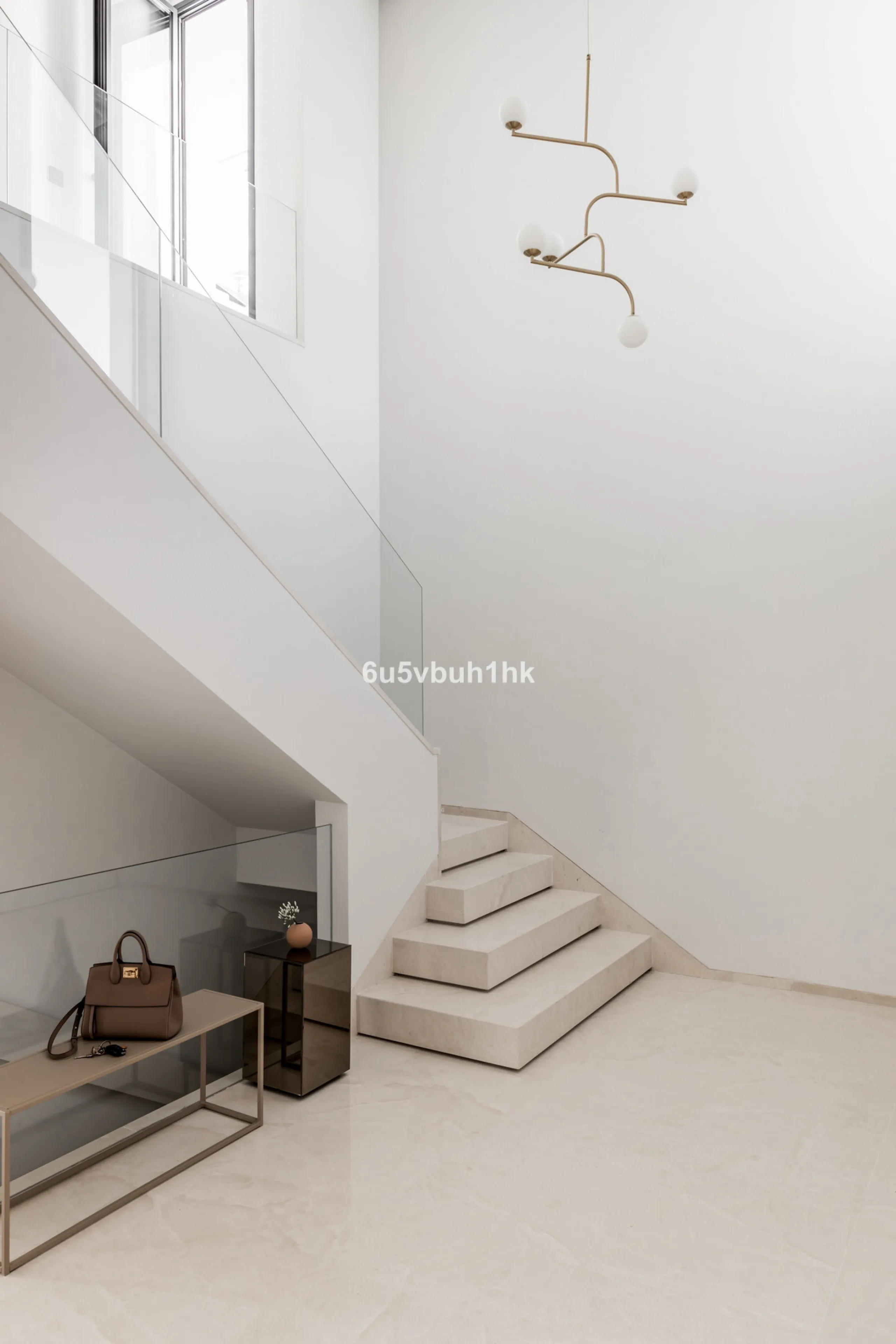 House - Detached Villa в продаже в Marbella, Málaga. В доме 6 спален и 6 ванных комнат. Площадь дома 476 м². Площадь участка 618 м²