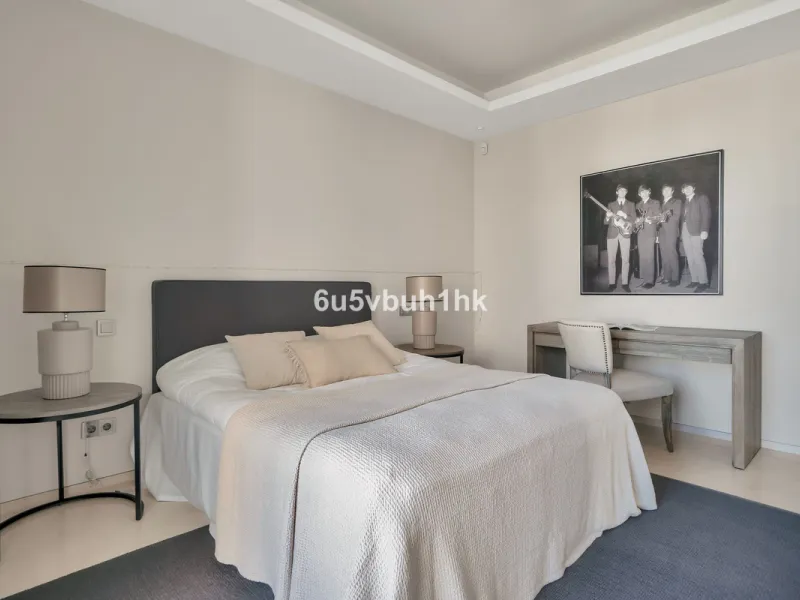 House - Detached Villa в продаже в Marbella, Málaga. В доме 6 спален и 6 ванных комнат. Площадь дома 476 м². Площадь участка 618 м²