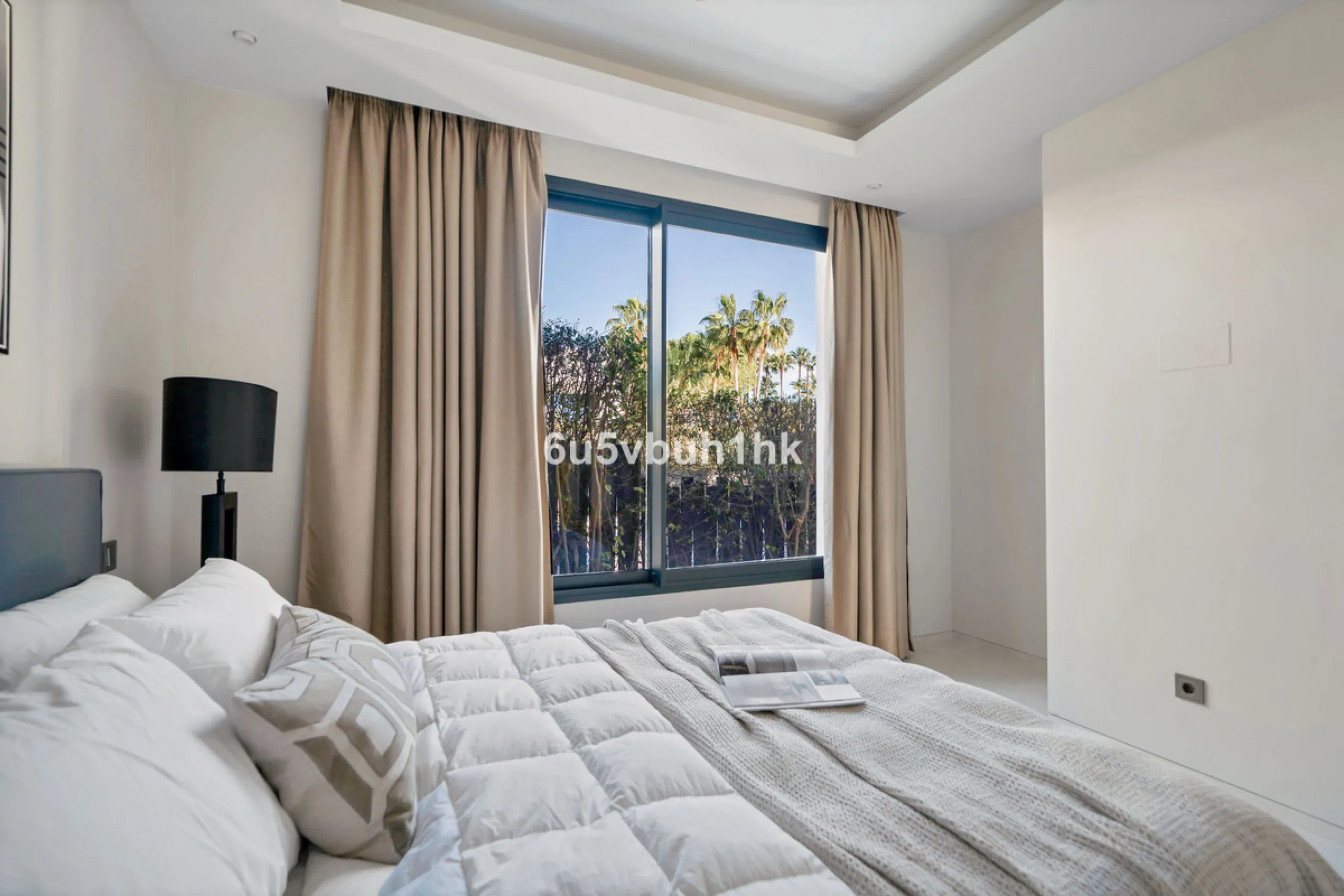 House - Detached Villa в продаже в Marbella, Málaga. В доме 6 спален и 6 ванных комнат. Площадь дома 476 м². Площадь участка 618 м²