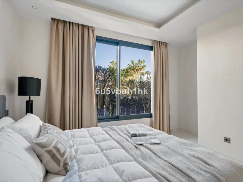 House - Detached Villa в продаже в Marbella, Málaga. В доме 6 спален и 6 ванных комнат. Площадь дома 476 м². Площадь участка 618 м²