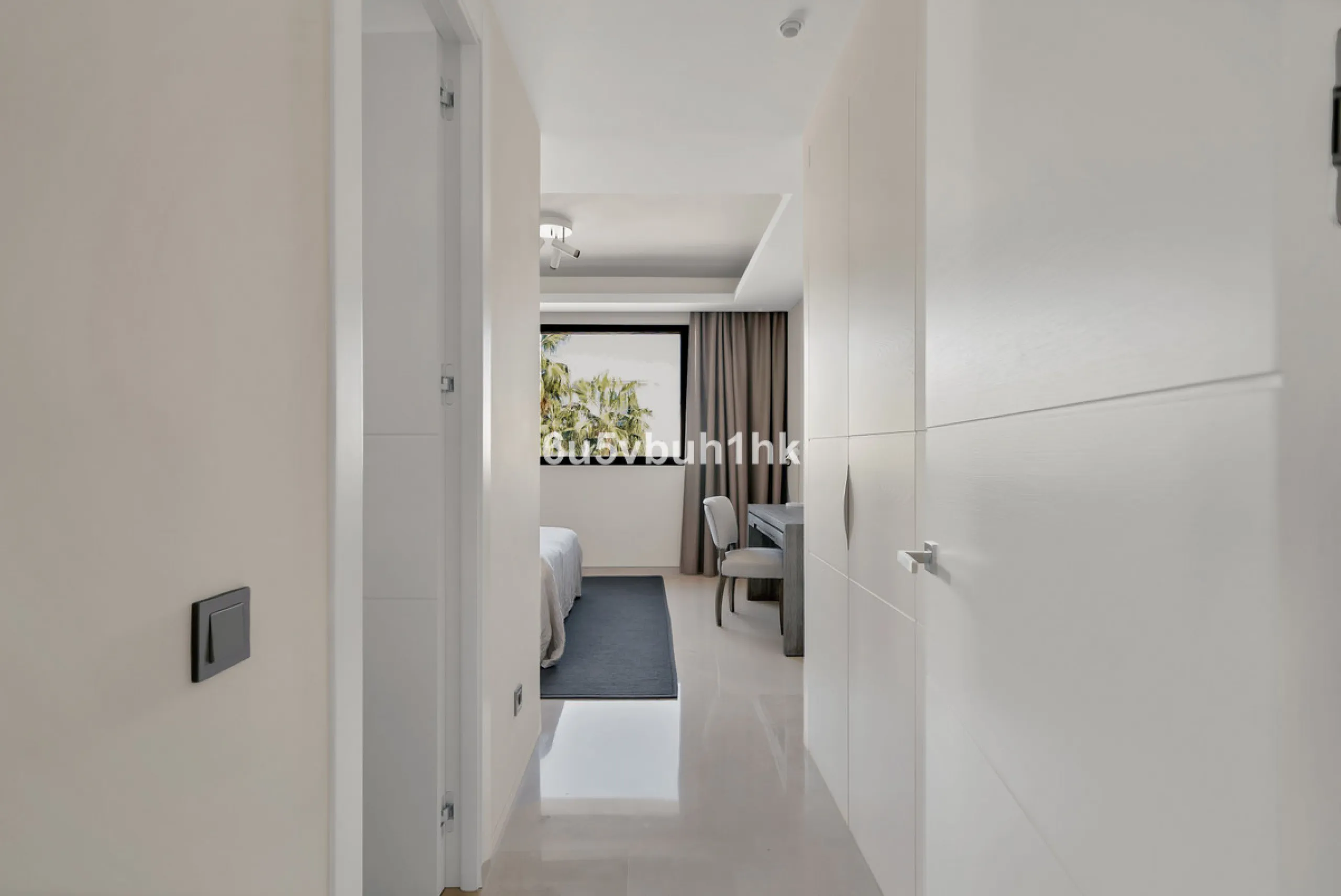 House - Detached Villa в продаже в Marbella, Málaga. В доме 6 спален и 6 ванных комнат. Площадь дома 476 м². Площадь участка 618 м²
