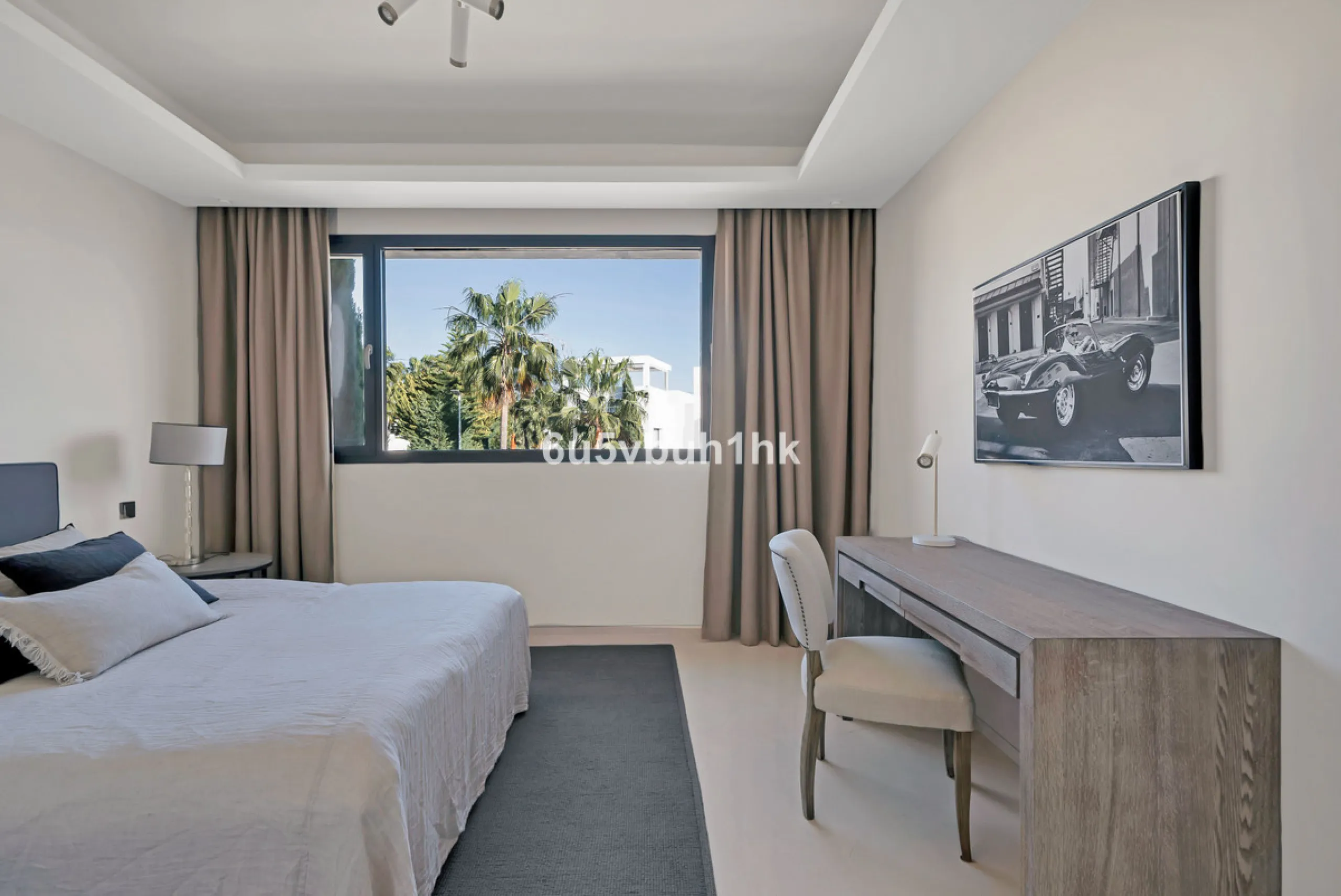 House - Detached Villa в продаже в Marbella, Málaga. В доме 6 спален и 6 ванных комнат. Площадь дома 476 м². Площадь участка 618 м²