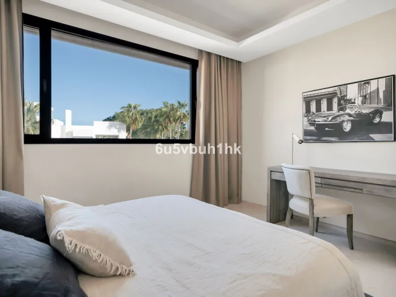 House - Detached Villa в продаже в Marbella, Málaga. В доме 6 спален и 6 ванных комнат. Площадь дома 476 м². Площадь участка 618 м²