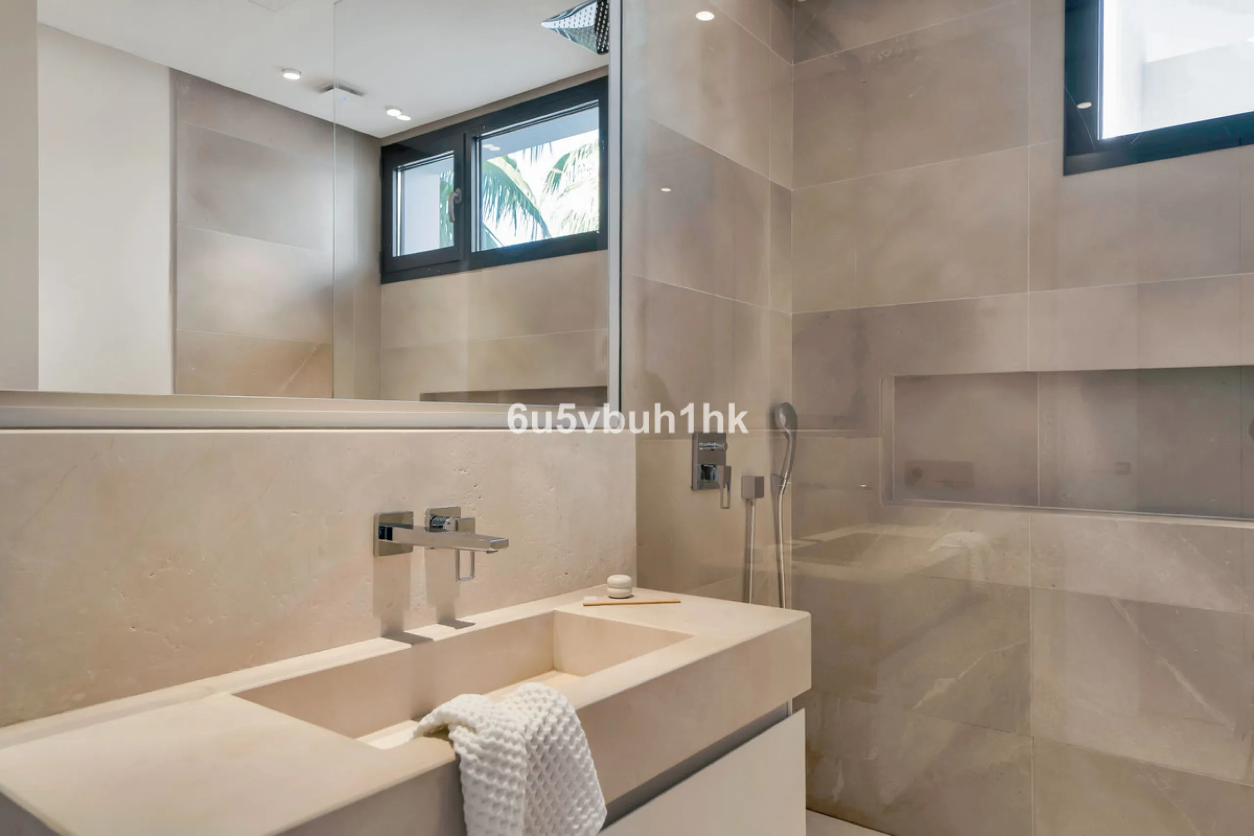 House - Detached Villa в продаже в Marbella, Málaga. В доме 6 спален и 6 ванных комнат. Площадь дома 476 м². Площадь участка 618 м²