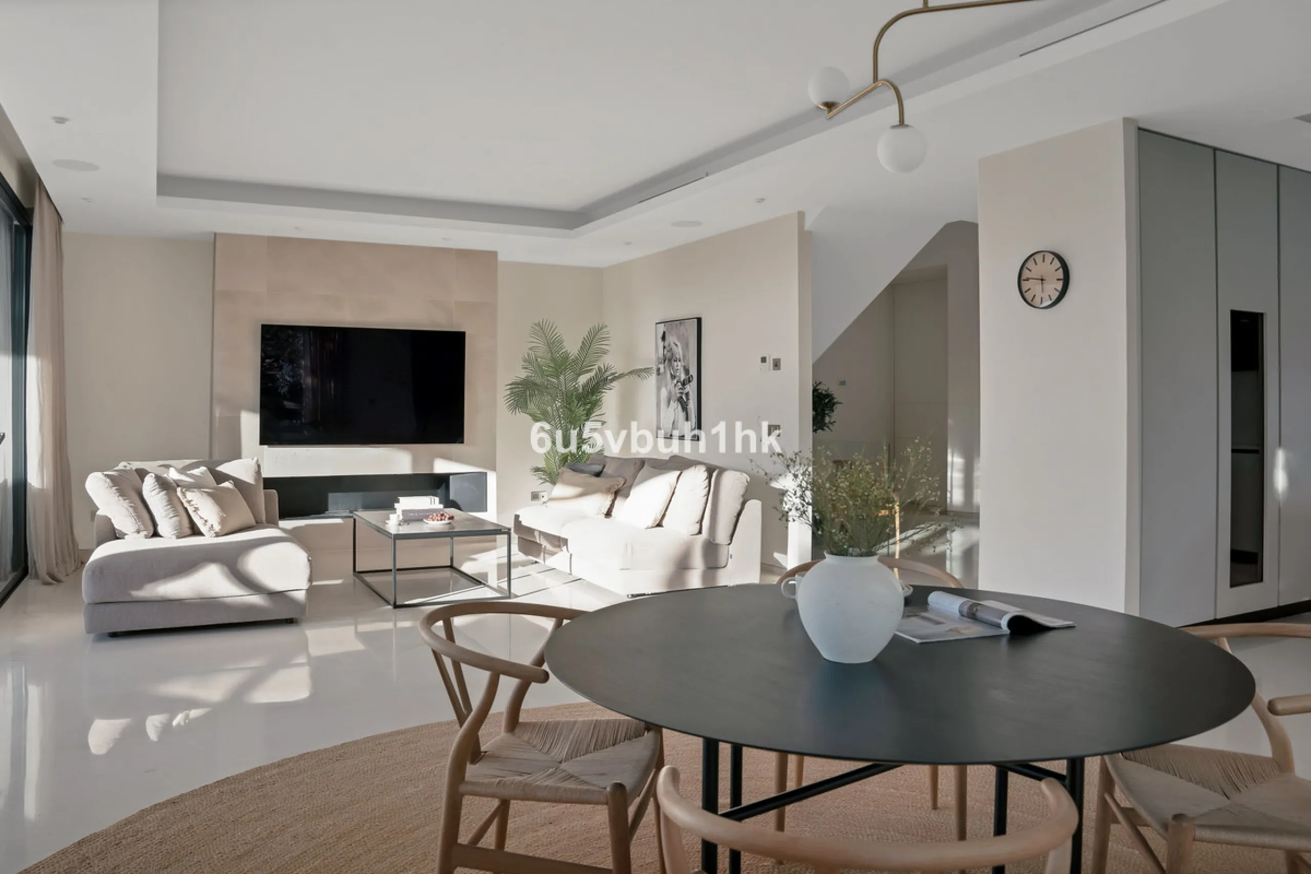 House - Detached Villa в продаже в Marbella, Málaga. В доме 6 спален и 6 ванных комнат. Площадь дома 476 м². Площадь участка 618 м²