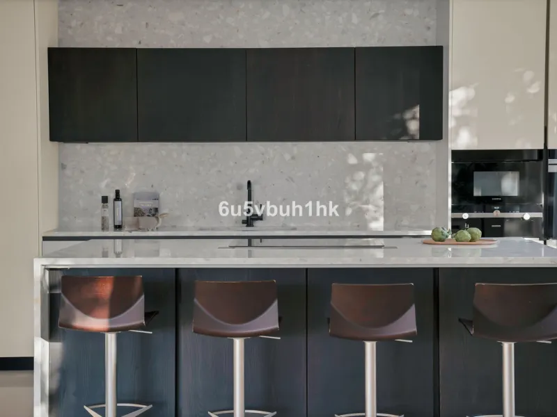 House - Detached Villa в продаже в Marbella, Málaga. В доме 6 спален и 6 ванных комнат. Площадь дома 476 м². Площадь участка 618 м²