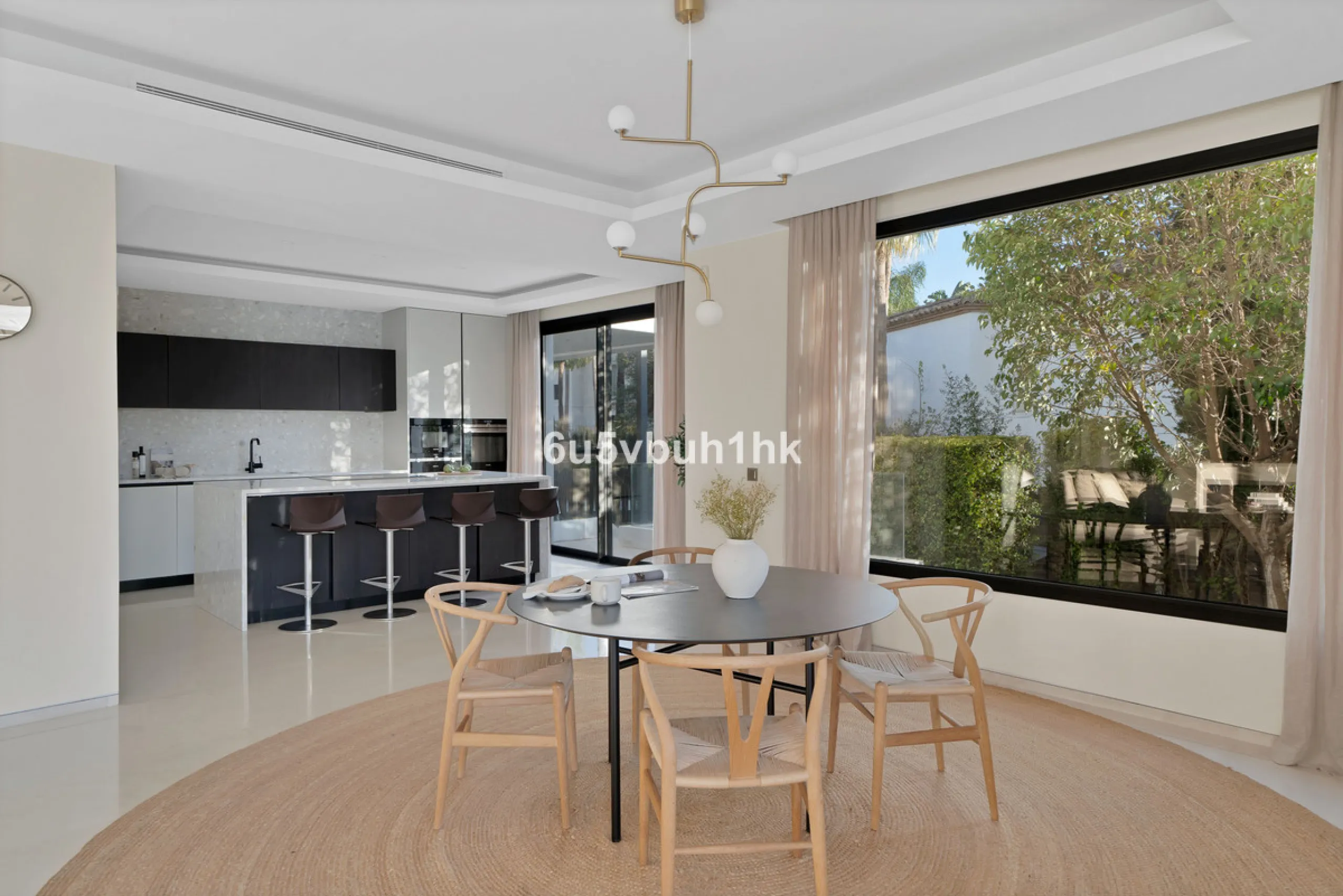 House - Detached Villa в продаже в Marbella, Málaga. В доме 6 спален и 6 ванных комнат. Площадь дома 476 м². Площадь участка 618 м²